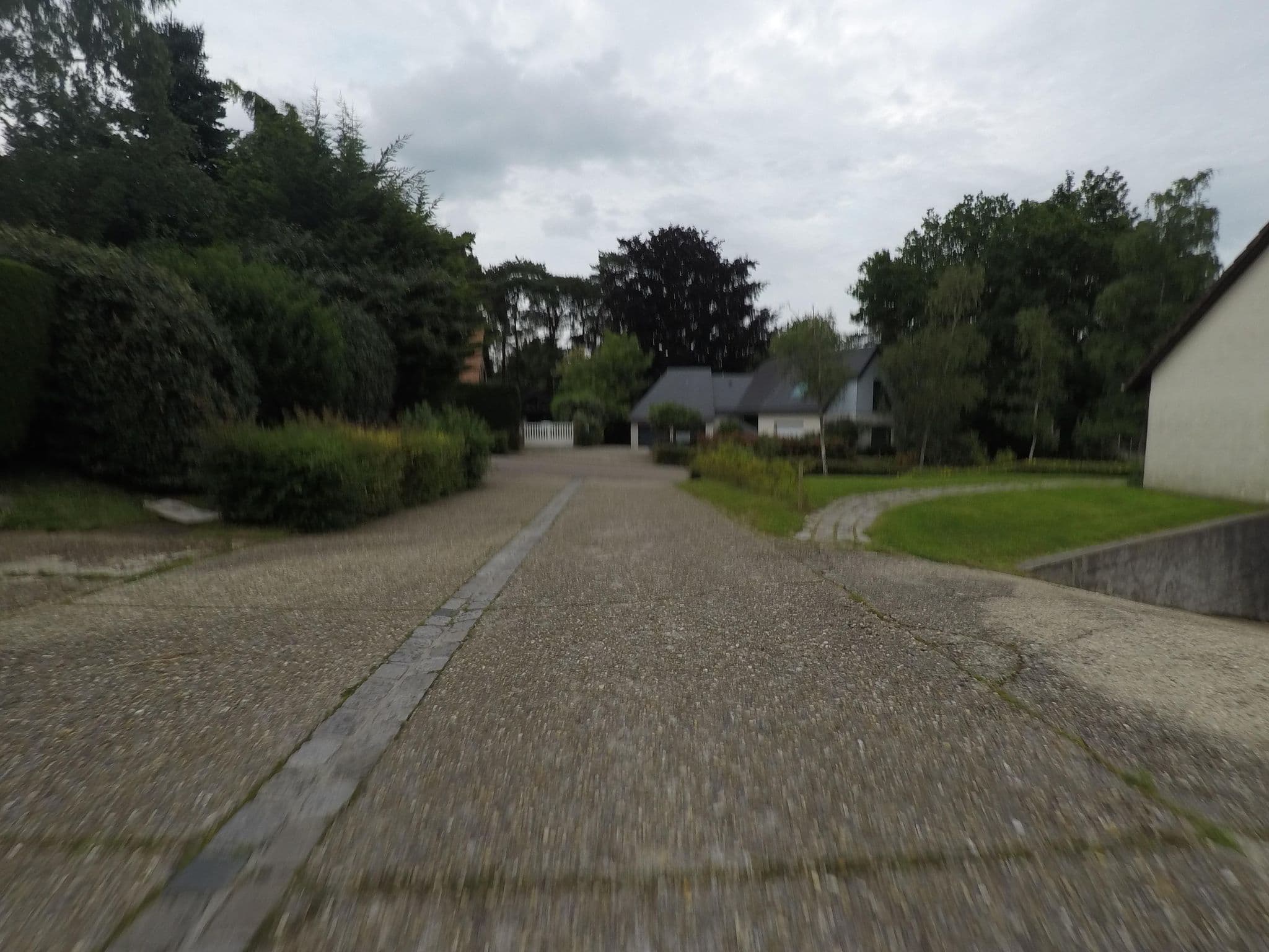 Street view near Kyriad Rouen Nord - Mont Saint Aign, Mont-Saint-Aignan — © maftieu (CC BY-SA · Mapillary)