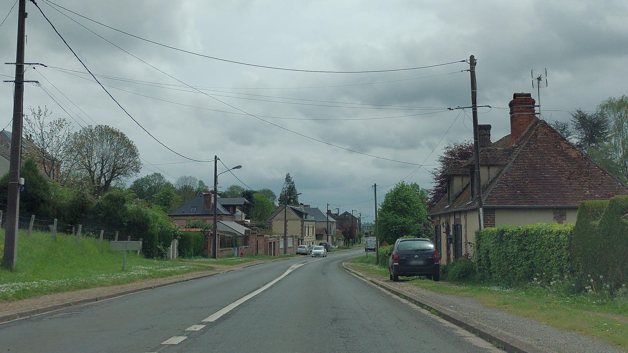 Street view near Chez Tripp, Sérifontaine — © didier2020 (CC BY-SA · Mapillary)