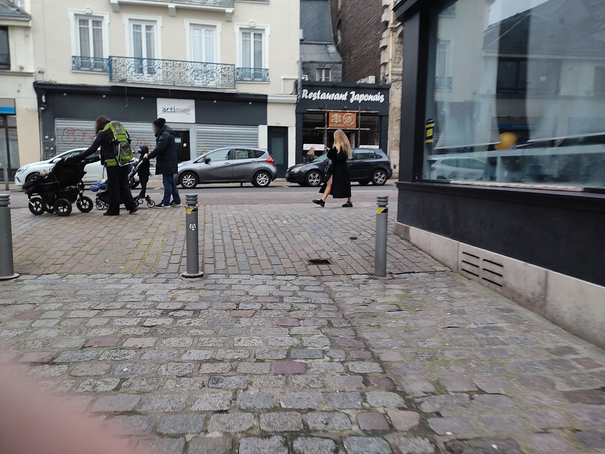 Street view near Les Mille et une Nuits, Rouen — © bbbhltz (CC BY-SA · Mapillary)