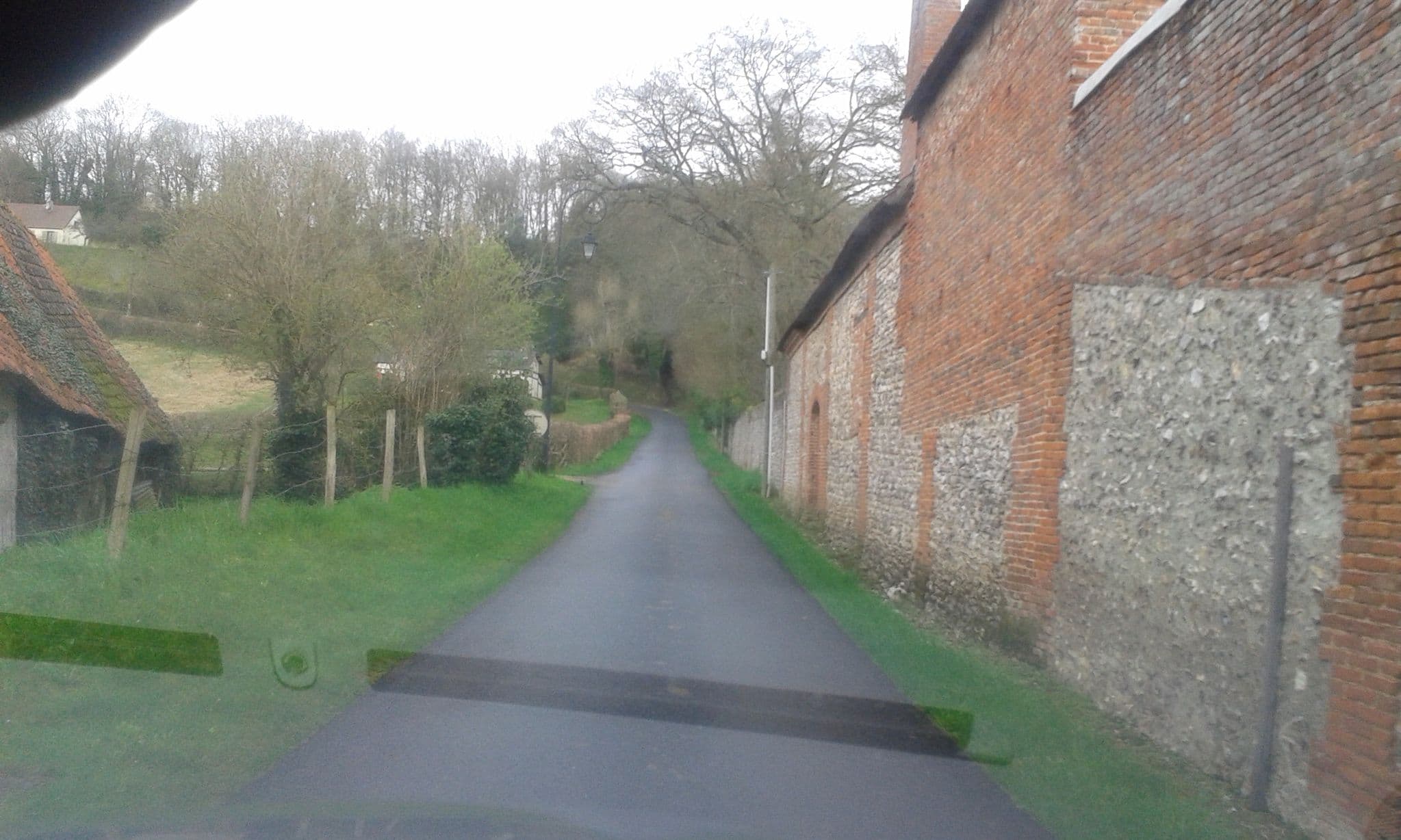 Street view near La Roseraie du Prieure, Fleury-sur-Andelle — © df45 (CC BY-SA · Mapillary)