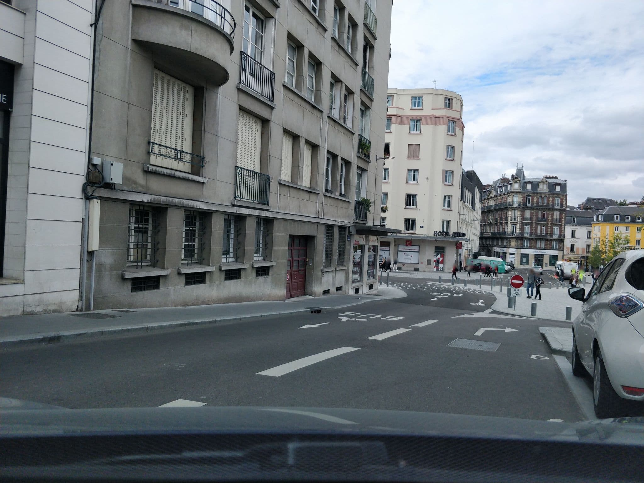 Street view near Hôtel de la Rochefoucauld, Rouen — © tykayn (CC BY-SA · Mapillary)