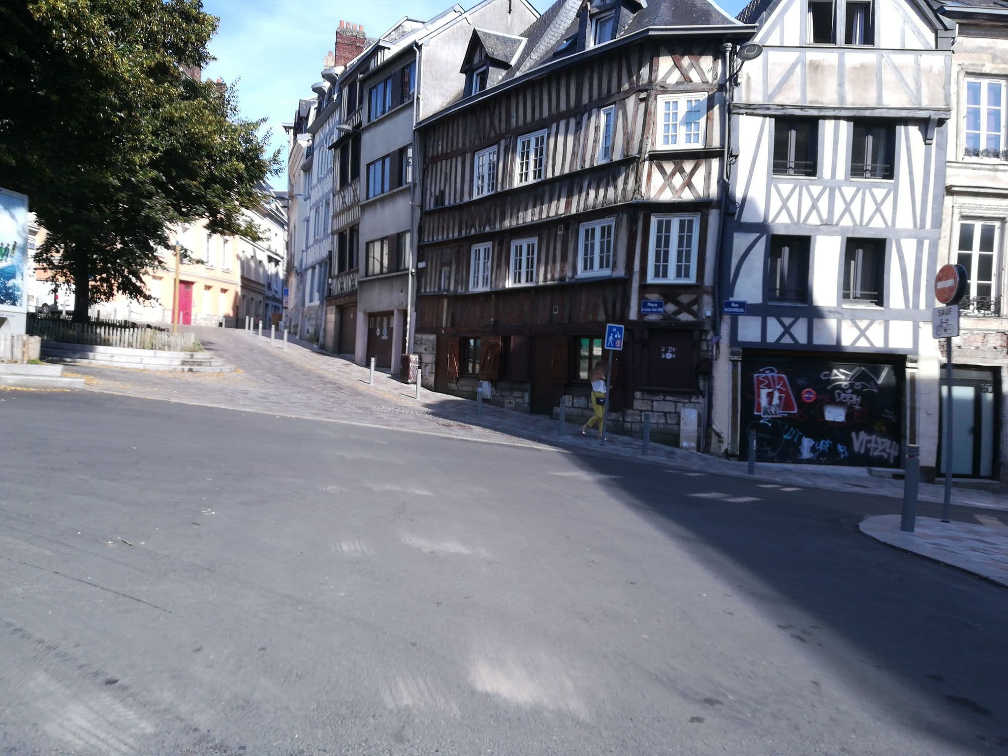 Street view near Hotel Morand** Rouen Centre, Rouen — © maftieu (CC BY-SA · Mapillary)