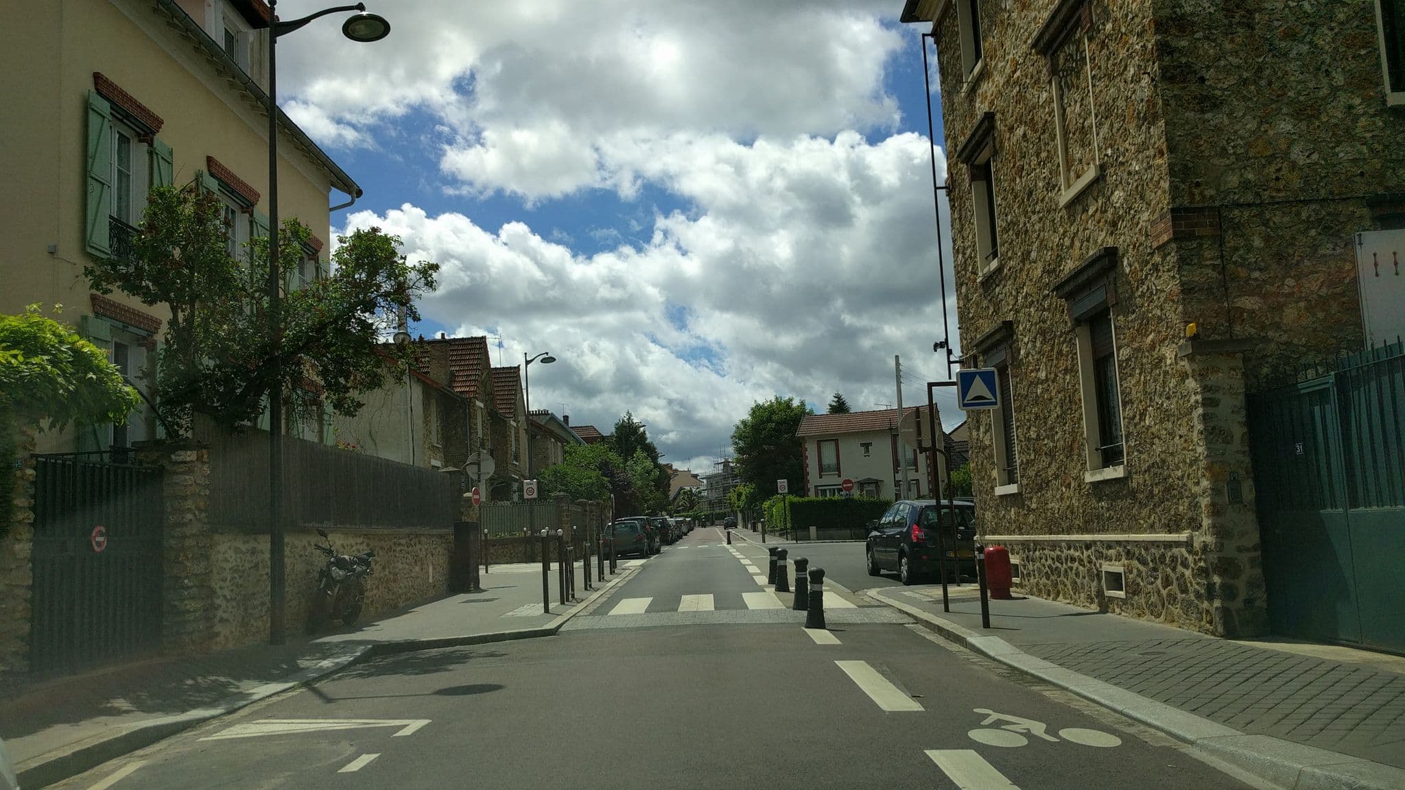 Street view near Hôtel du Bel Air, Le Chesnay — © mappy_sa (CC BY-SA · Mapillary)