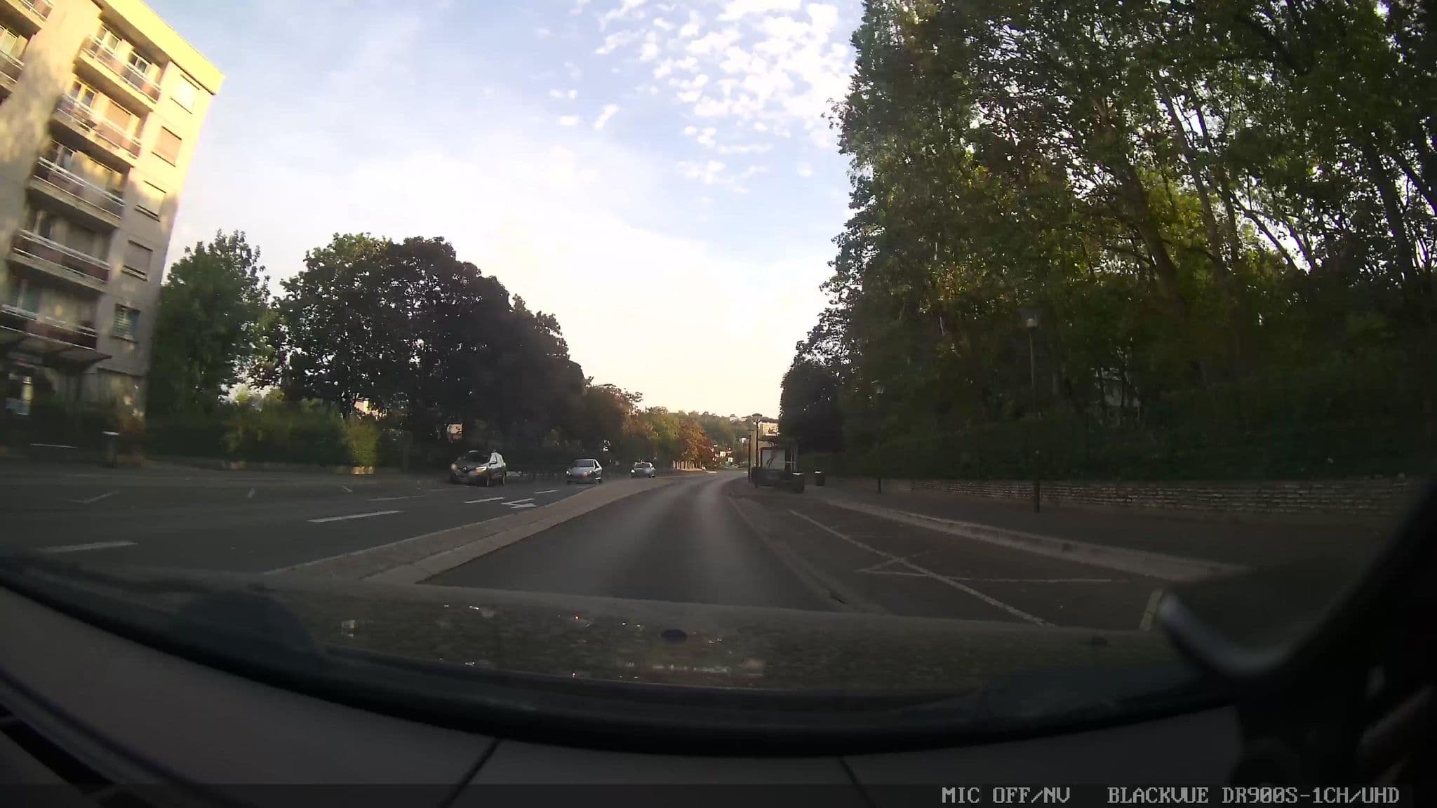 Street view near Groupe Scolaire Normandie Niémen, Le Pecq — © grobin (CC BY-SA · Mapillary)