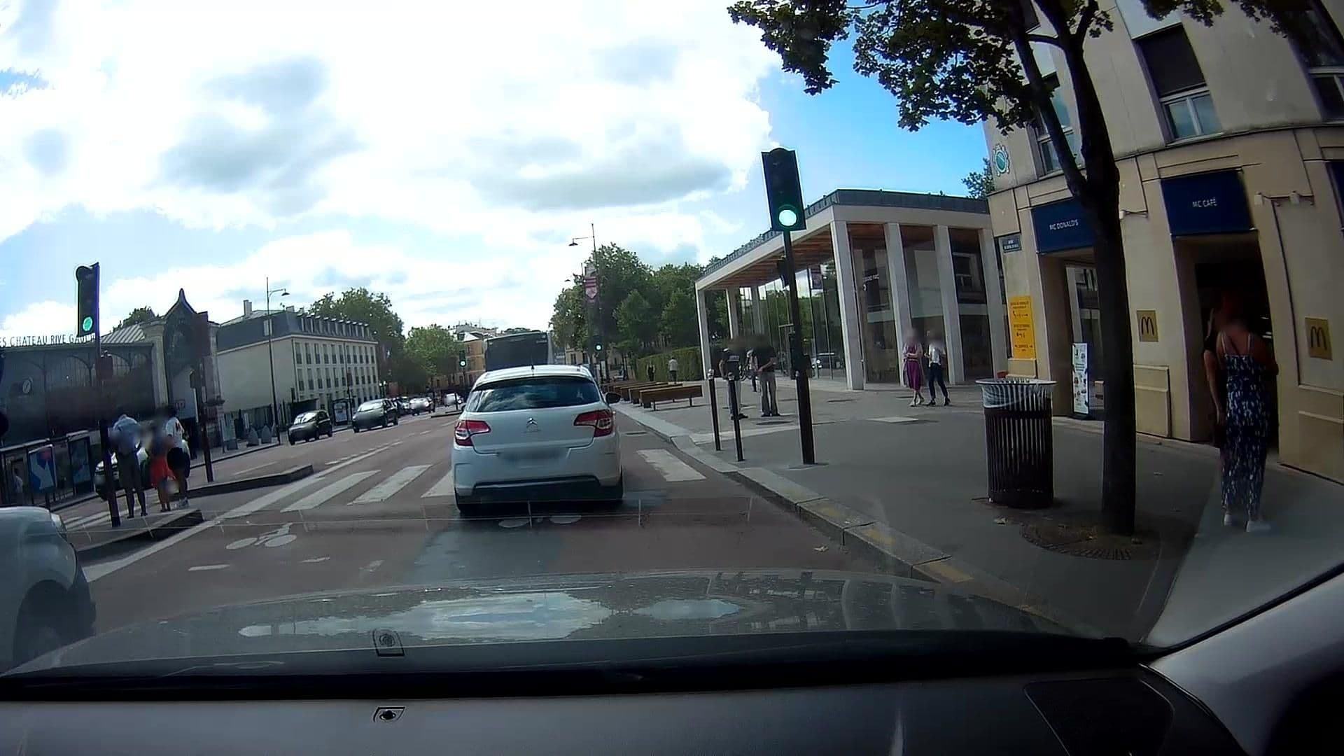 Street view near The Universe, Versailles — © micmin1972 (CC BY-SA · Mapillary)