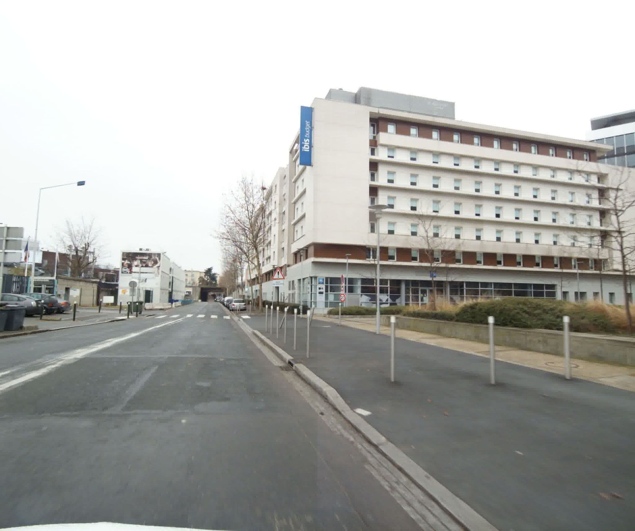 Street view near Etap Hôtel Rueil Malmaison, Chatou — © sogefi (CC BY-SA · Mapillary)