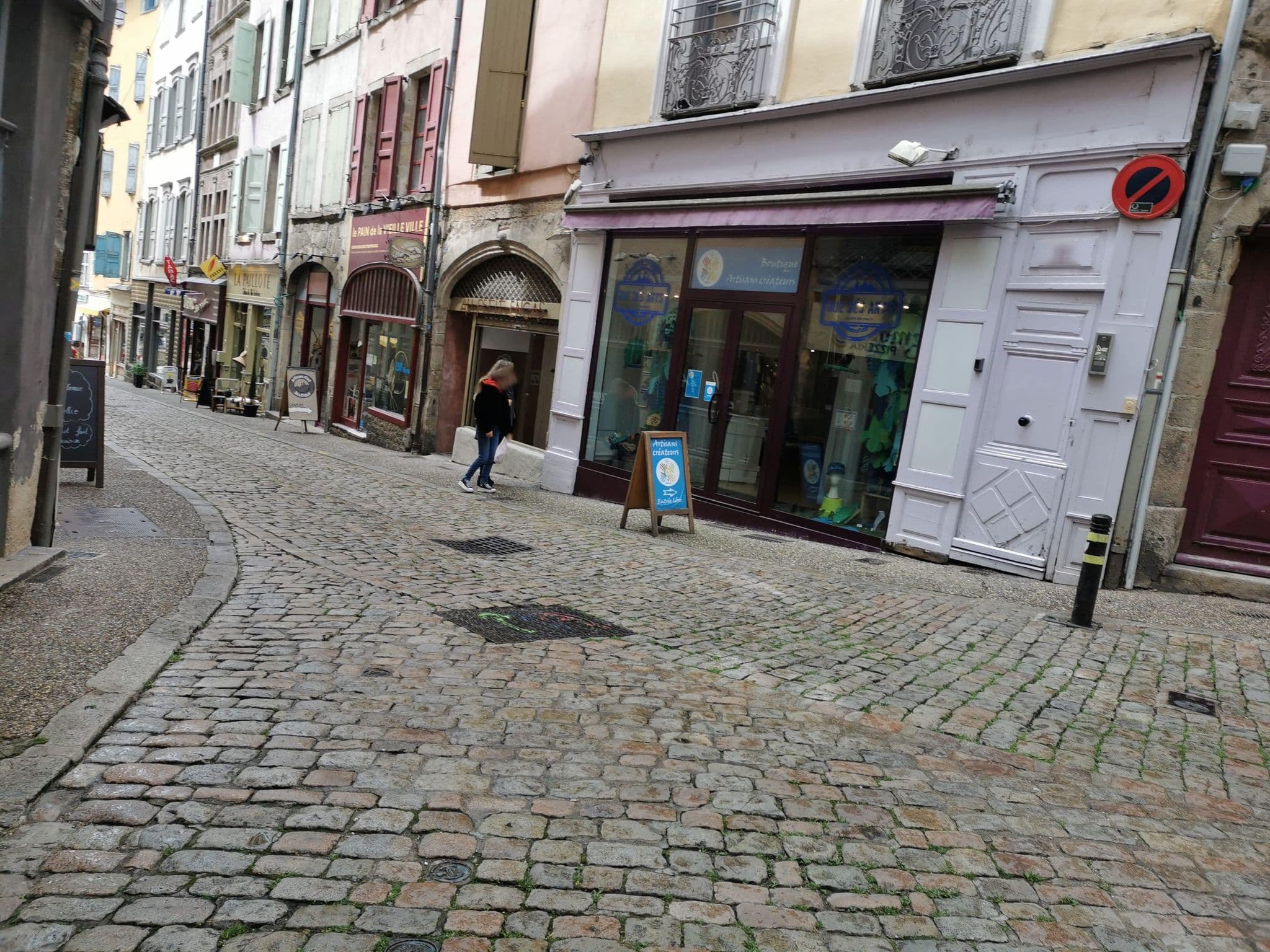 Street view near Logis du Cagaïre, Le Puy-en-Velay — © tartine78 (CC BY-SA · Mapillary)