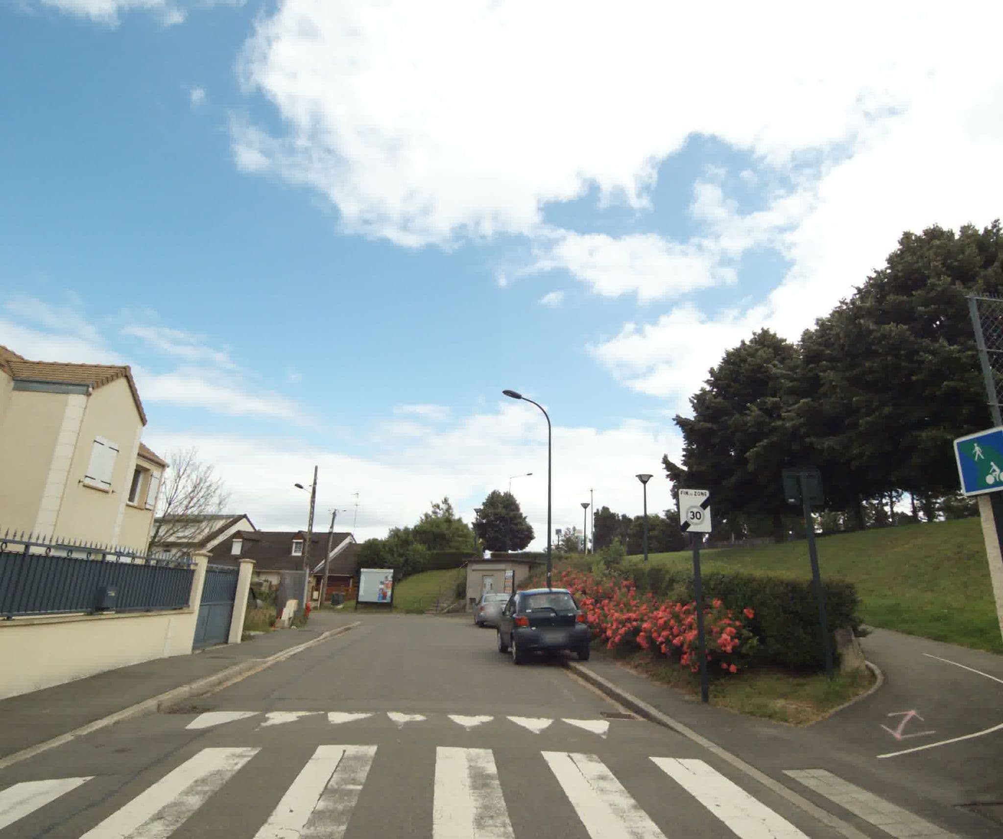 Street view near Kyriad Versailles - Saint Cyr L'Ecole, Saint-Cyr-l'École — © sogefi (CC BY-SA · Mapillary)