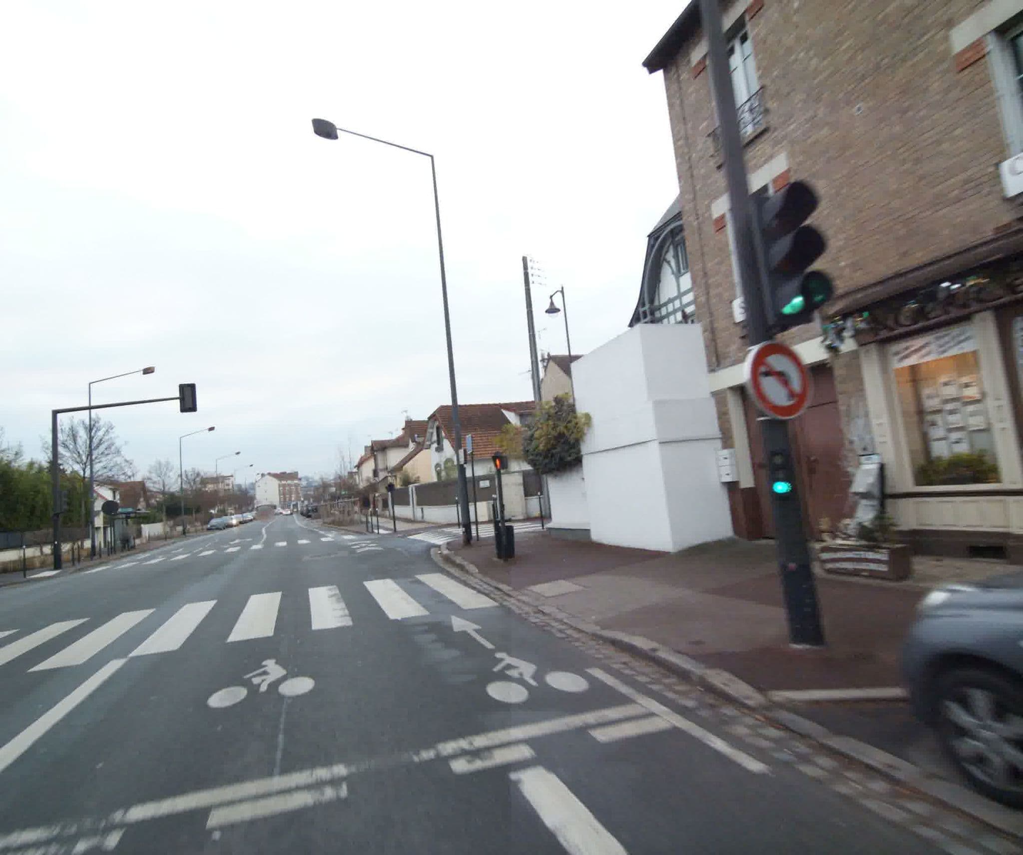 Street view near hotel victor hugo, Rueil-Malmaison — © sogefi (CC BY-SA · Mapillary)