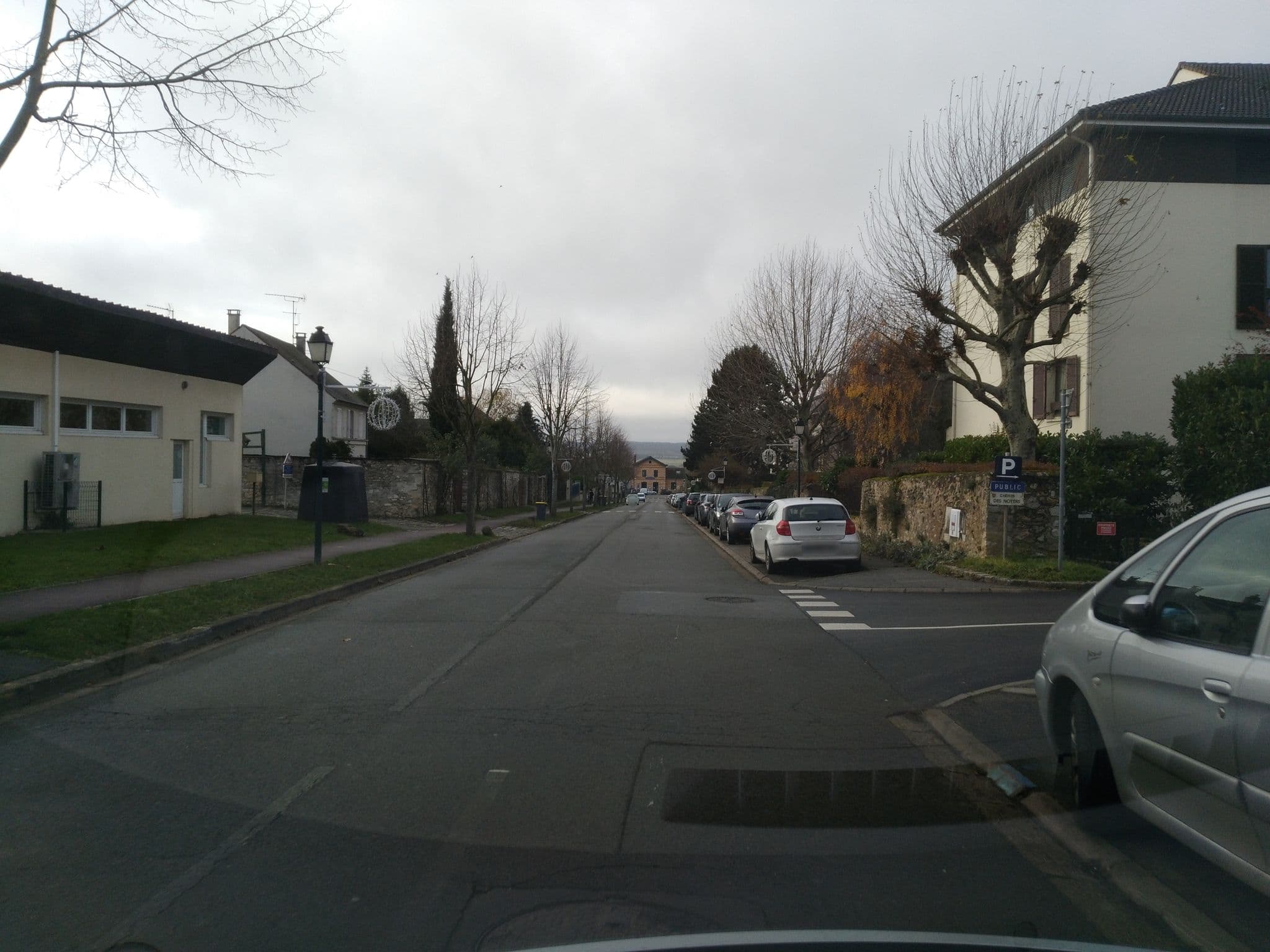 Street view near Hôtel Ibis Paris Versailles Château, Noisy-le-Roi — © tartine78 (CC BY-SA · Mapillary)