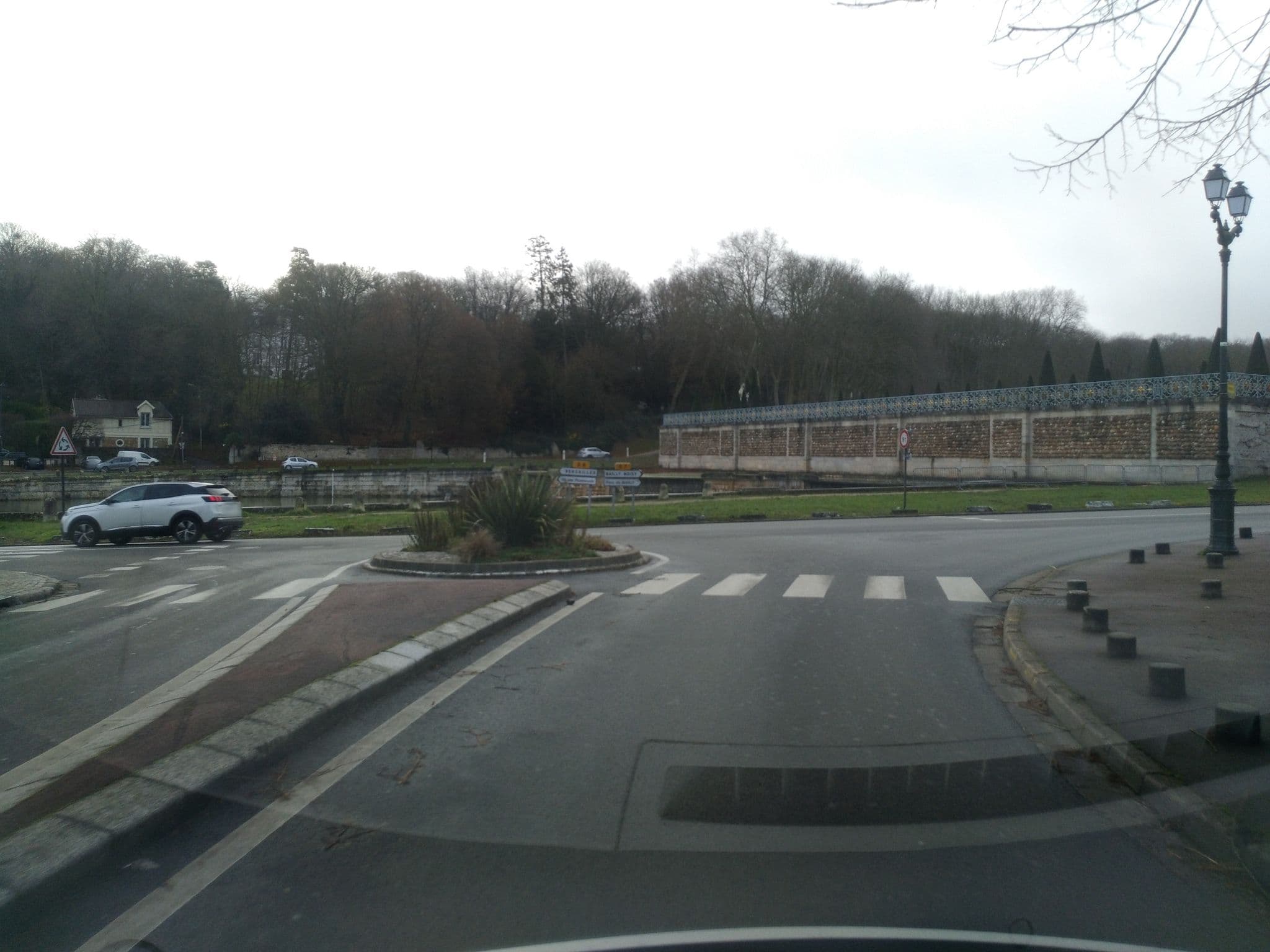 Street view near Hôtel Les Chevaux de Marly, Louveciennes — © tartine78 (CC BY-SA · Mapillary)