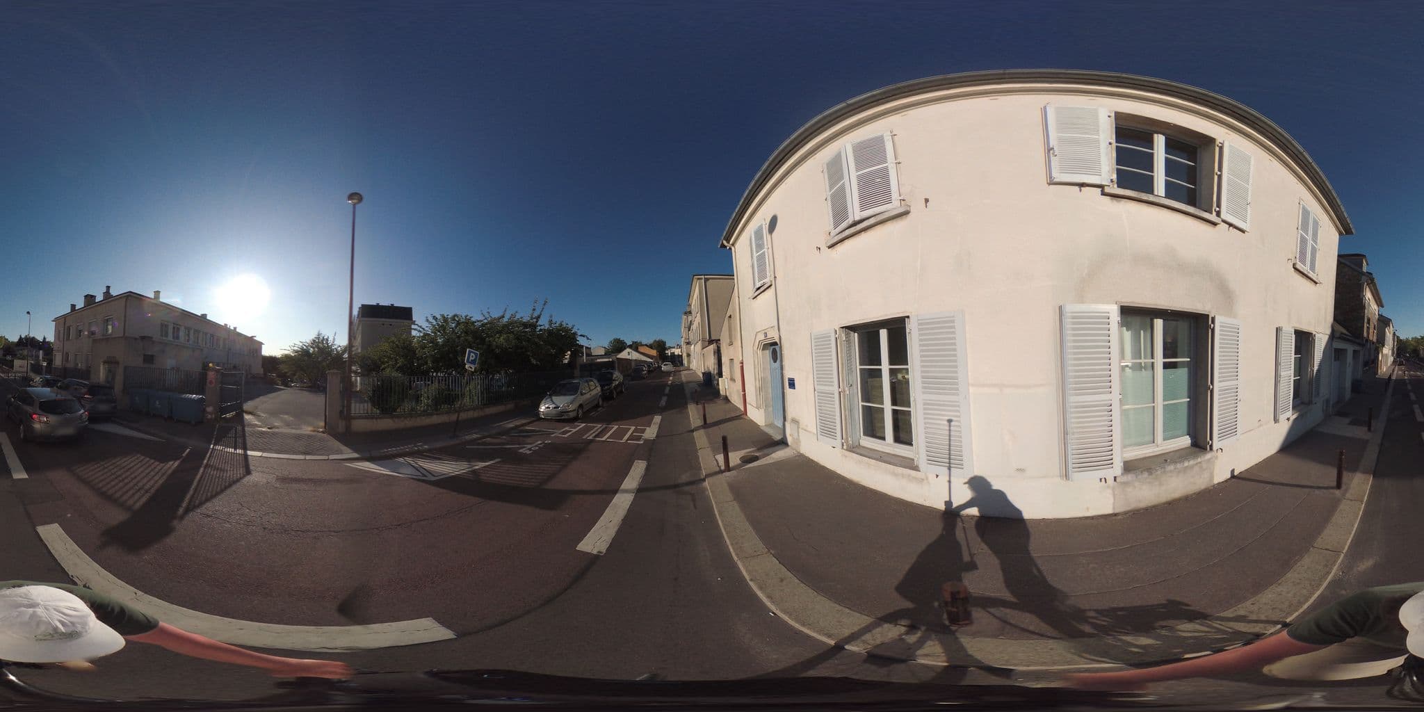 Street view near Les Versaillaises, Versailles — © geovelo (CC BY-SA · Mapillary)