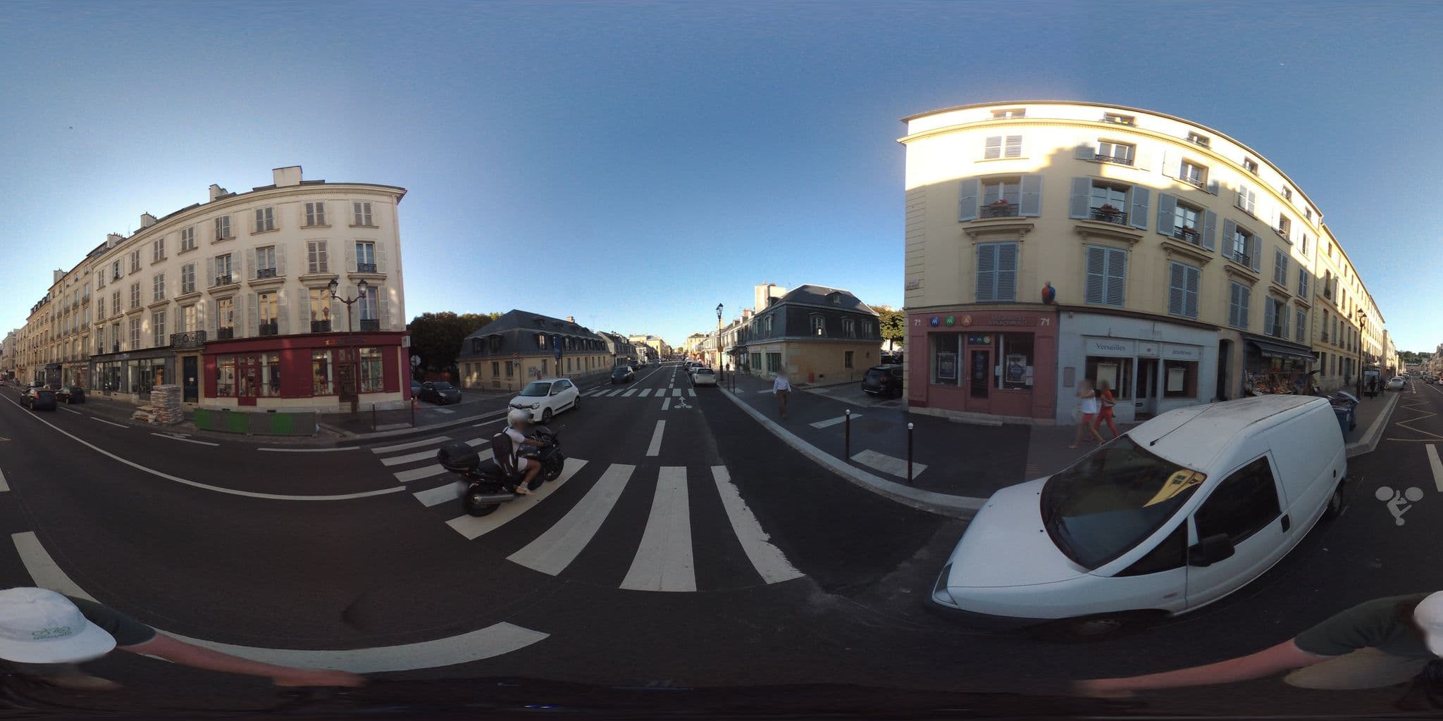 Street view near Pastis Ô Maître, Versailles — © geovelo (CC BY-SA · Mapillary)