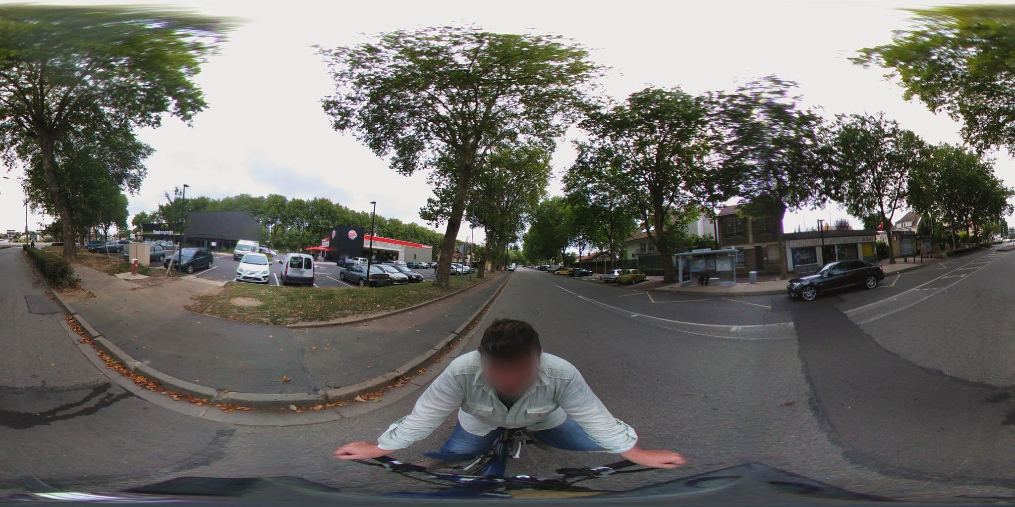 Street view near Association Accueillir, Trappes — © geovelo (CC BY-SA · Mapillary)
