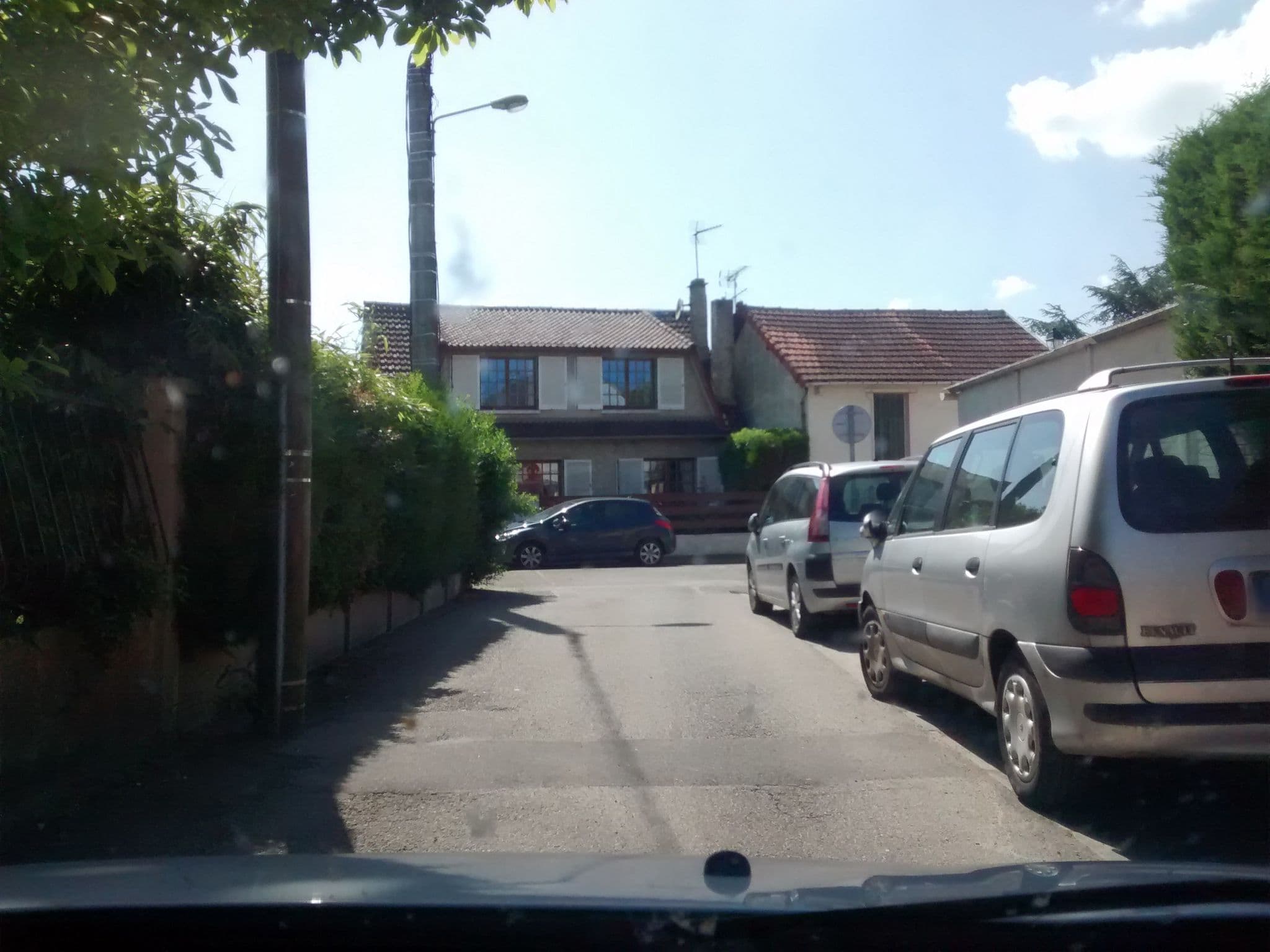 Street view near Premiere Classe St Quentin en Yvelines Elancourt, Trappes — © mgageo (CC BY-SA · Mapillary)
