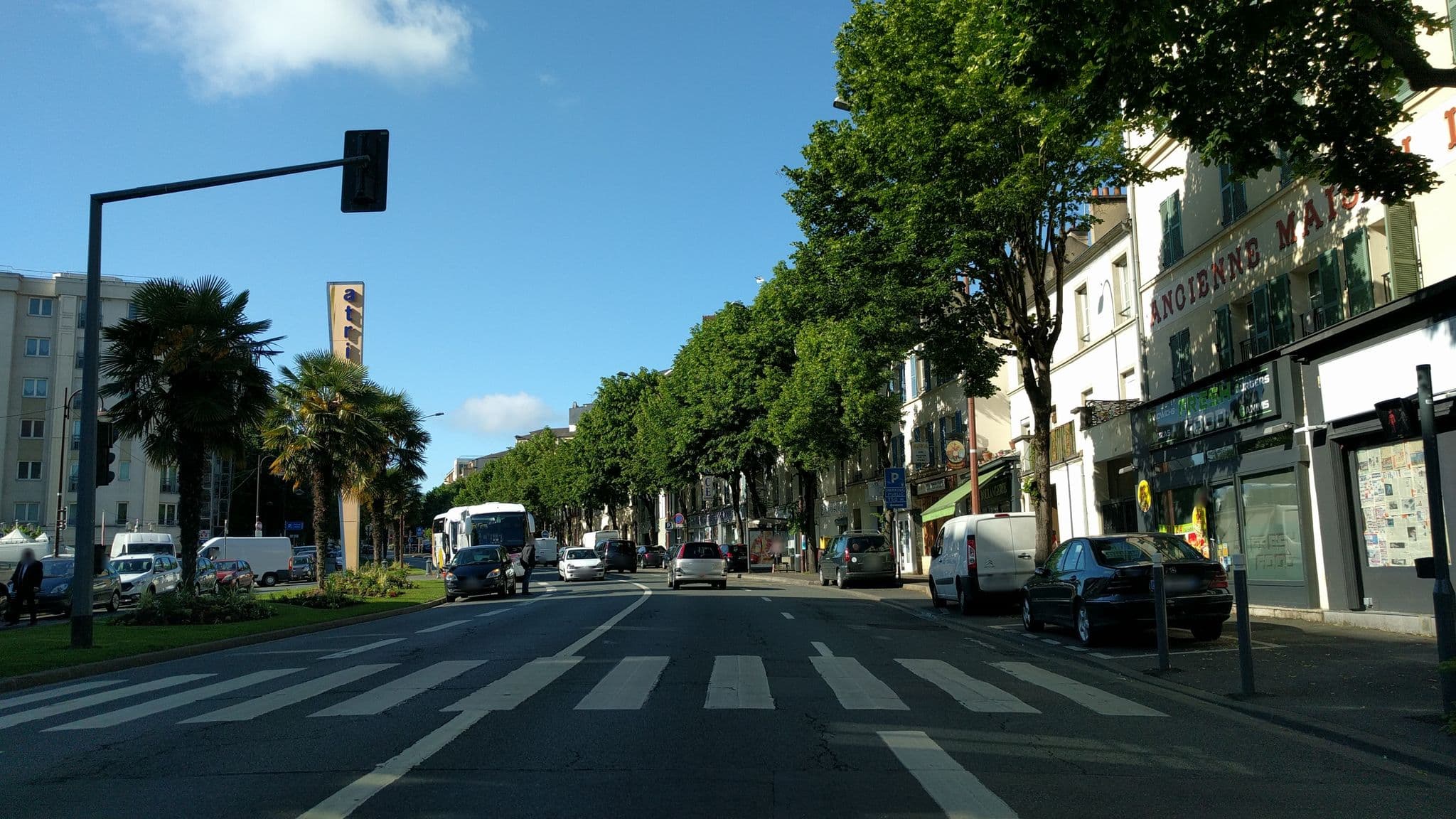 Street view near Campanile Hôtel et Restaurant, Chaville — © mappy_sa (CC BY-SA · Mapillary)