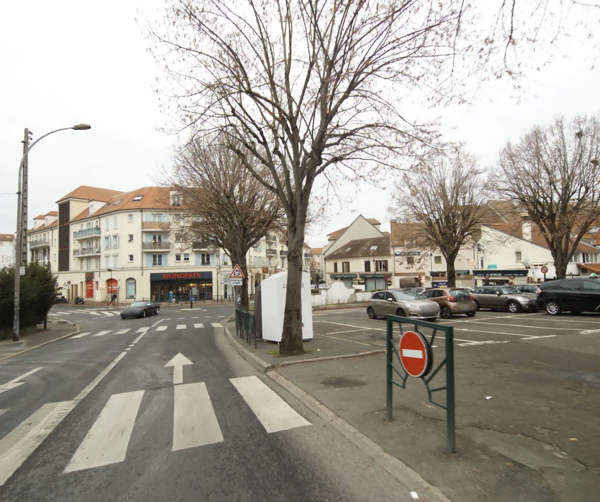Street view near Résidence Services Seniors DOMITYS - Apidea, Rueil-Malmaison — © sogefi (CC BY-SA · Mapillary)