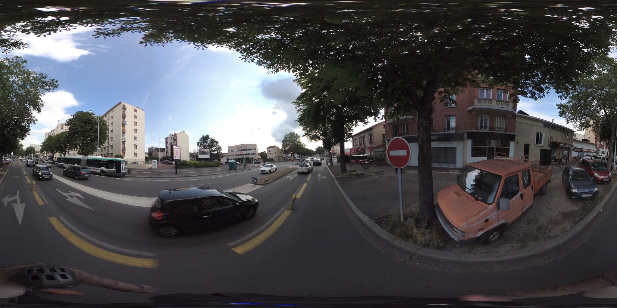 Street view near Alfi, Nanterre — © geovelo (CC BY-SA · Mapillary)