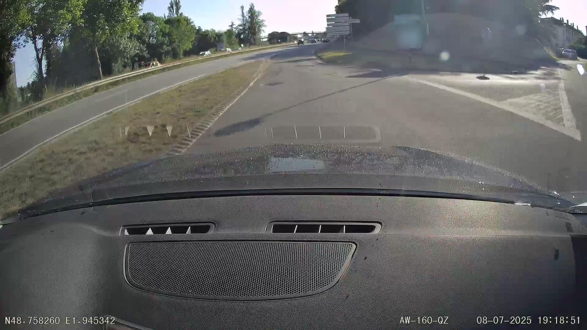 Street view near Best Western Maurepas Saint Quentin, La Verrière — © Hiigara (CC BY-SA · Mapillary)
