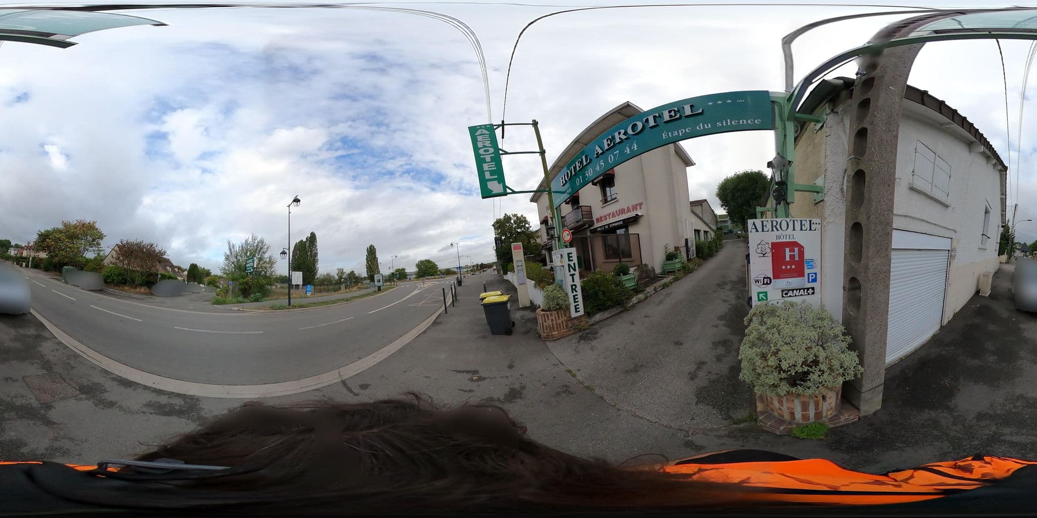Street view near Aerotel Versailles Saint Cyr, Saint-Cyr-l'École — © cartocite (CC BY-SA · Mapillary)