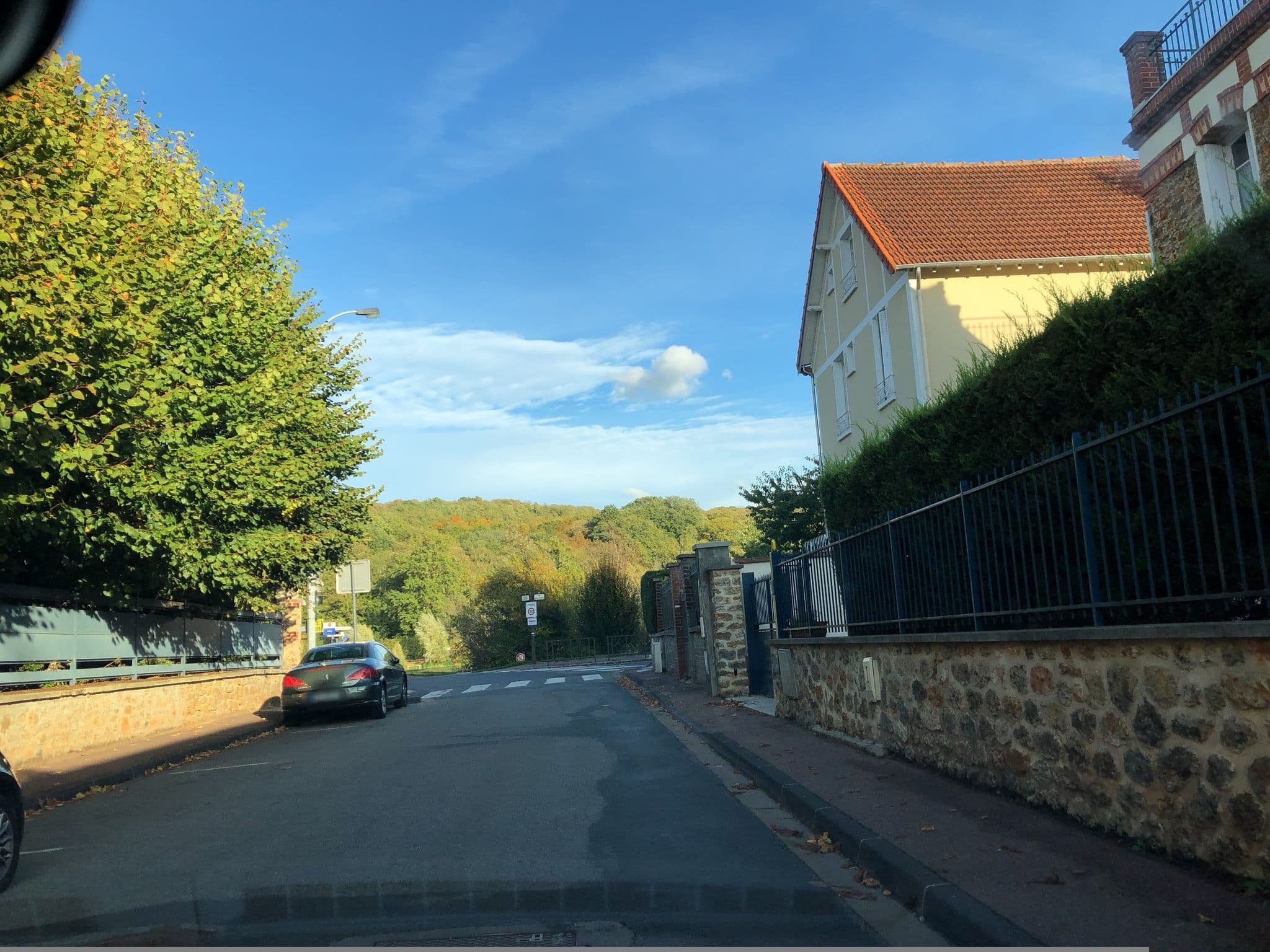 Street view near Centres de Loisirs, Chaville — © jerome92370 (CC BY-SA · Mapillary)