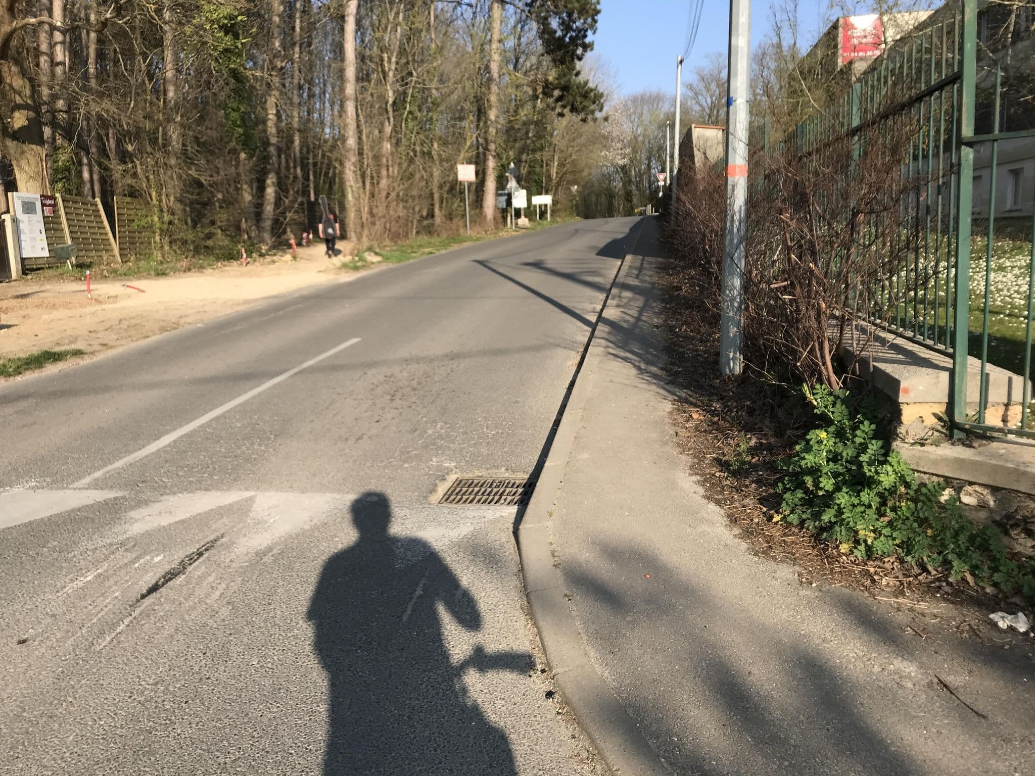 Street view near Residhome Apparthotel, Bures-sur-Yvette — © josmougn (CC BY-SA · Mapillary)