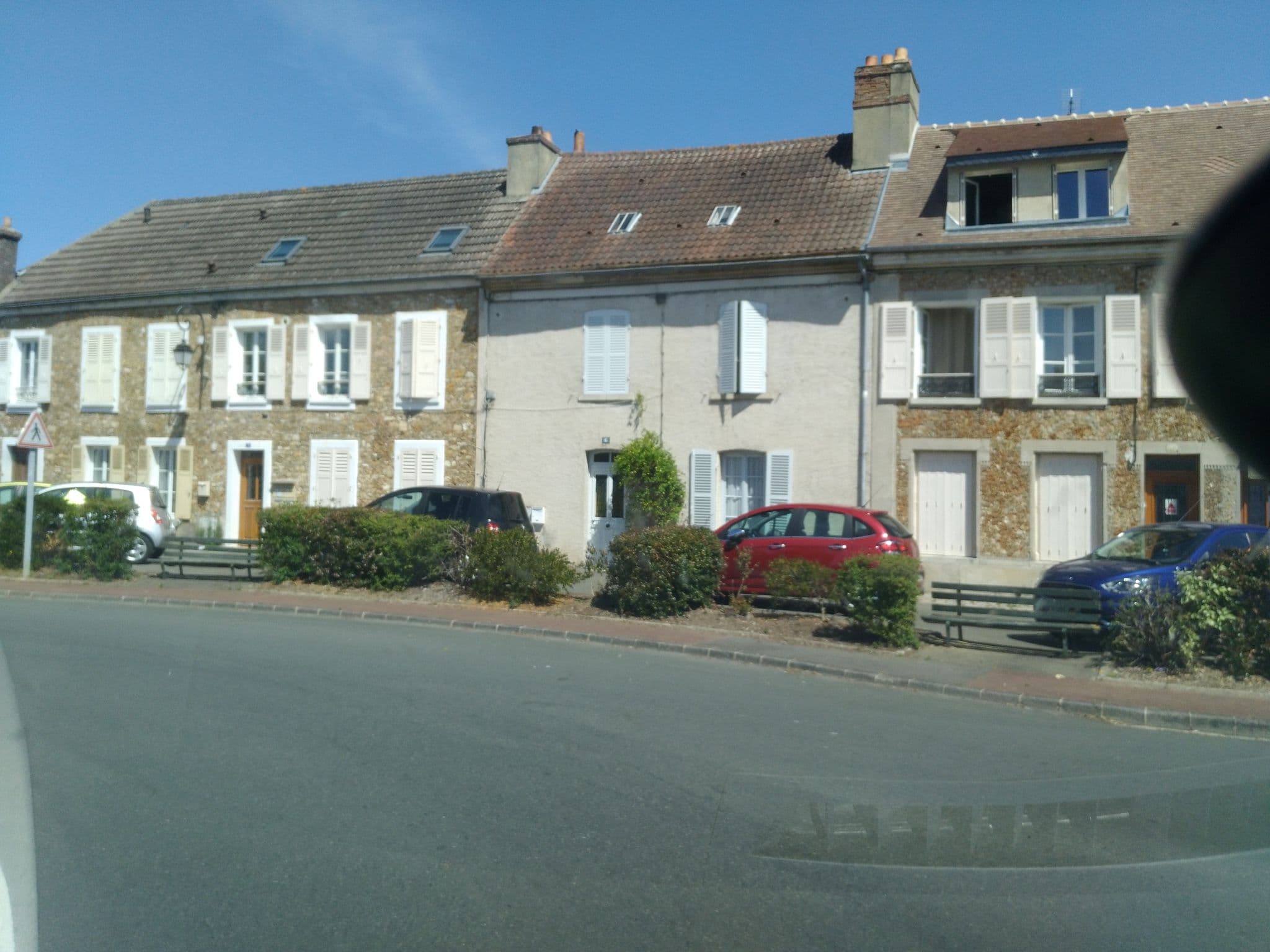 Street view near Centre de Loisirs, Neauphle-le-Château — © tartine78 (CC BY-SA · Mapillary)