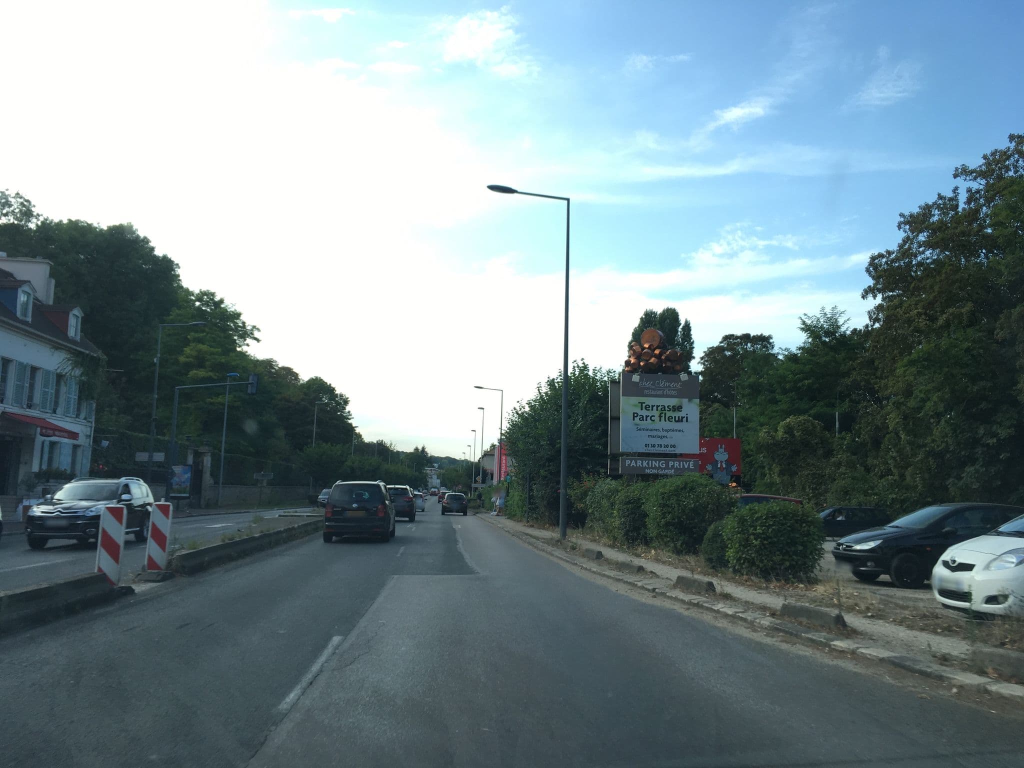 Street view near Villa Impressionistes Hotel Paris, Louveciennes — © unmap (CC BY-SA · Mapillary)