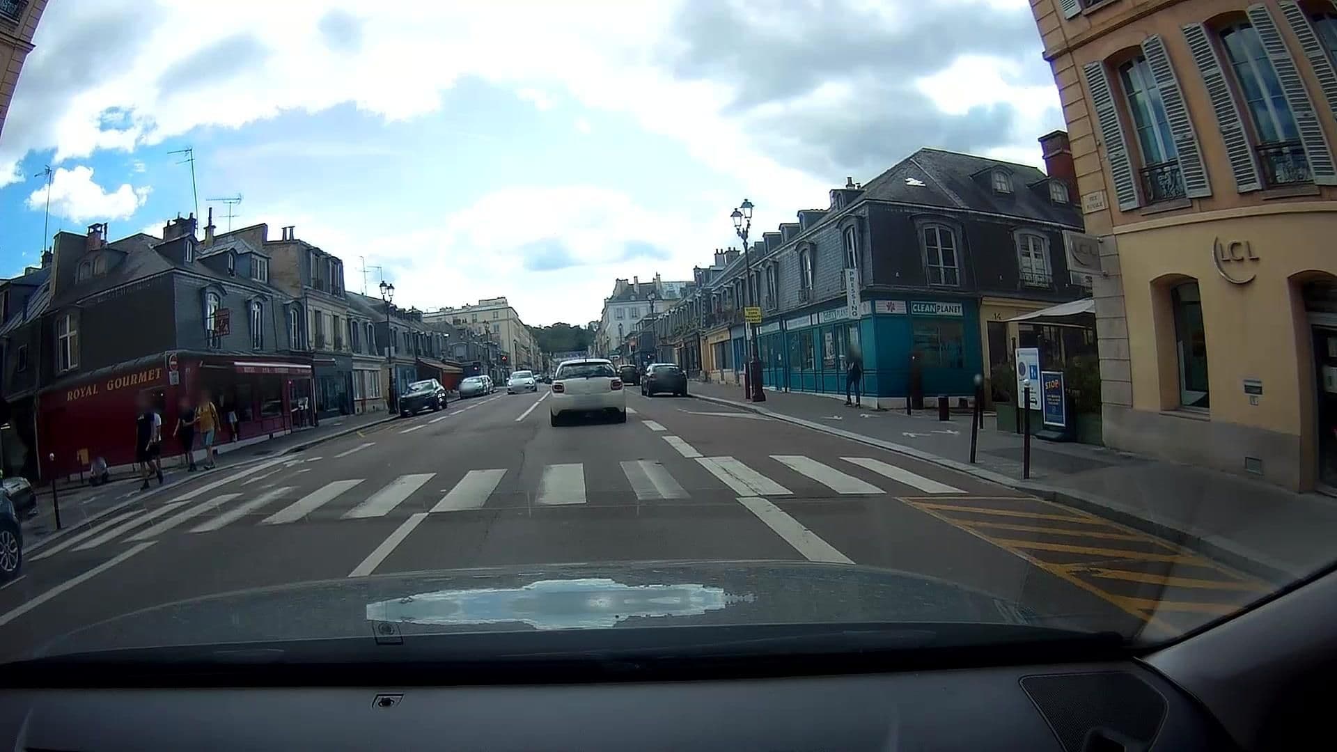 Street view near Hotel La Résidence du Barry, Versailles — © micmin1972 (CC BY-SA · Mapillary)