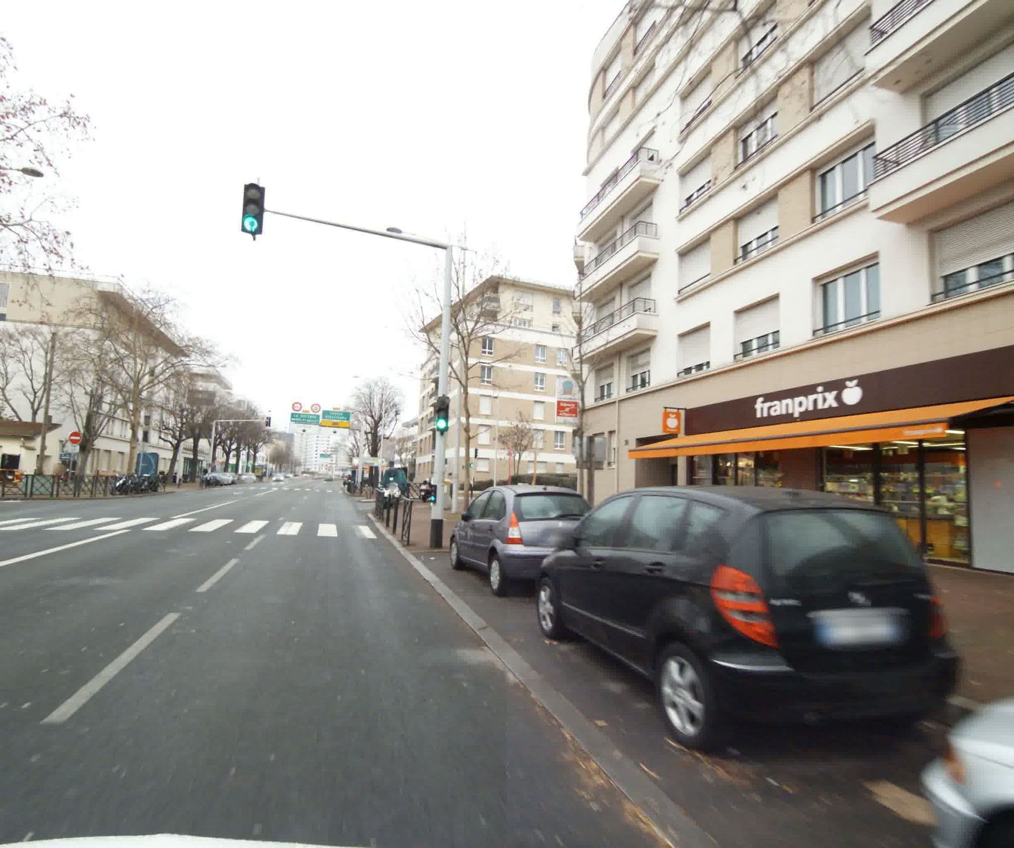 Street view near Estudines Paris, Rueil-Malmaison — © sogefi (CC BY-SA · Mapillary)