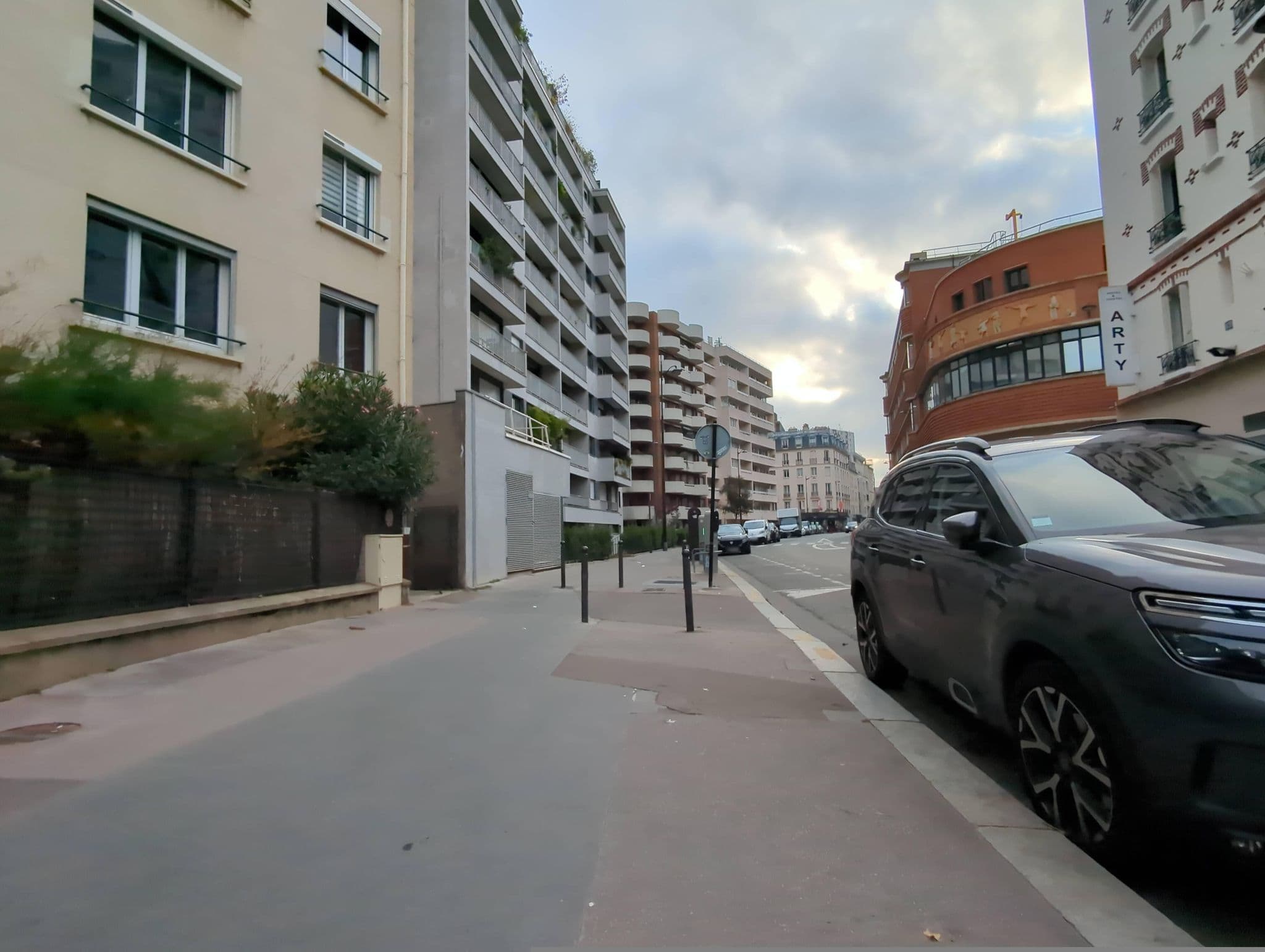 Street view near Hotel Kyriad, Paris 15 Vaugirard — © miguel_andrade (CC BY-SA · Mapillary)