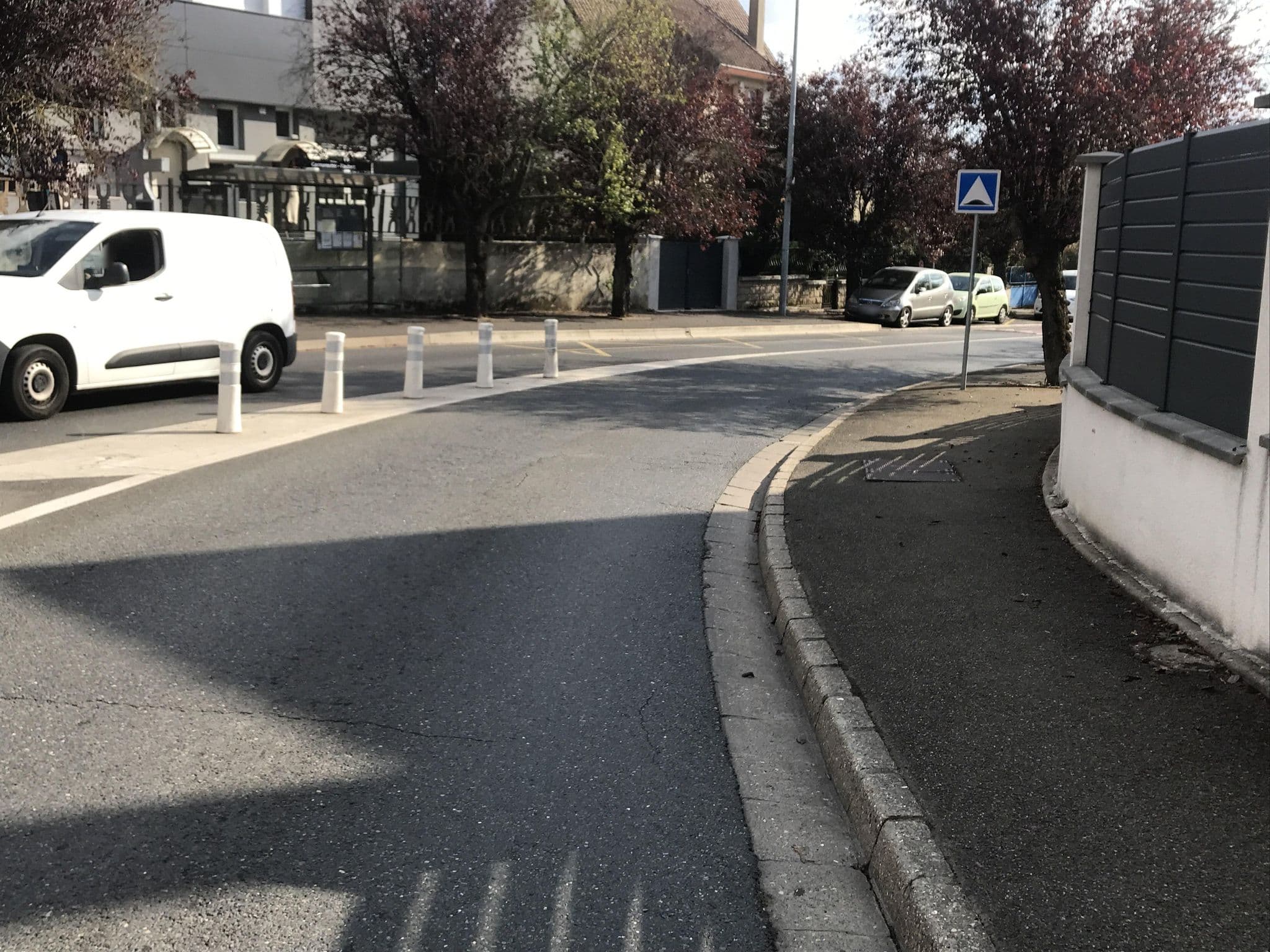 Street view near Chez Nahiko, Palaiseau — © josmougn (CC BY-SA · Mapillary)