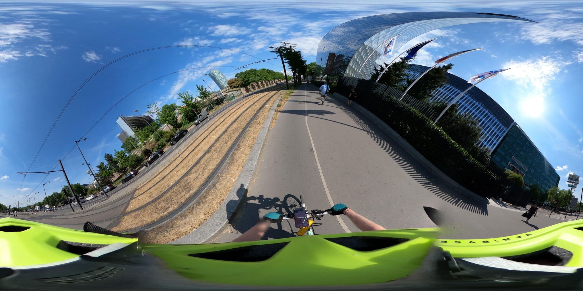 Street view near S.H.P.S., Issy-les-Moulineaux — © Stefdegreef (CC BY-SA · Mapillary)