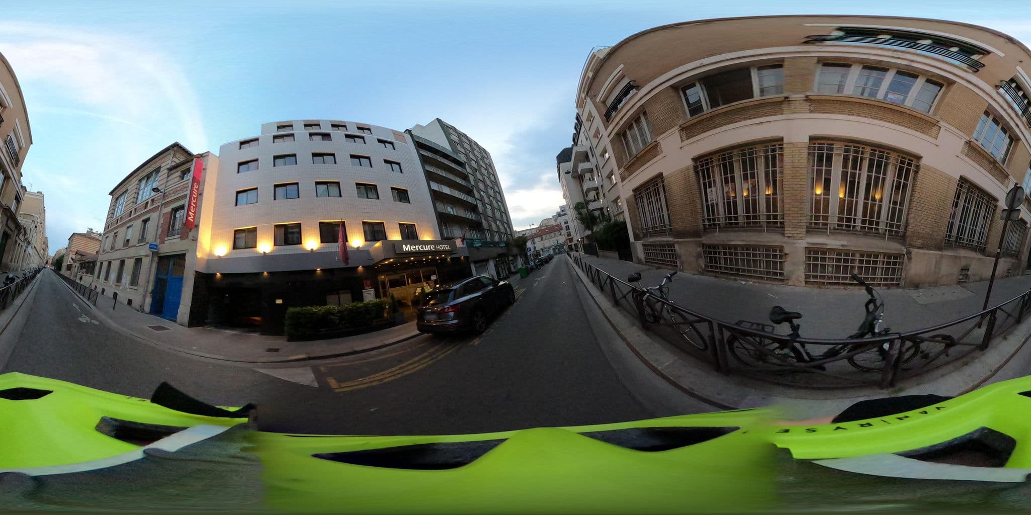 Street view near Hôtel Mercure Paris 15 Porte de Versailles, Paris 15 Vaugirard — © Stefdegreef (CC BY-SA · Mapillary)