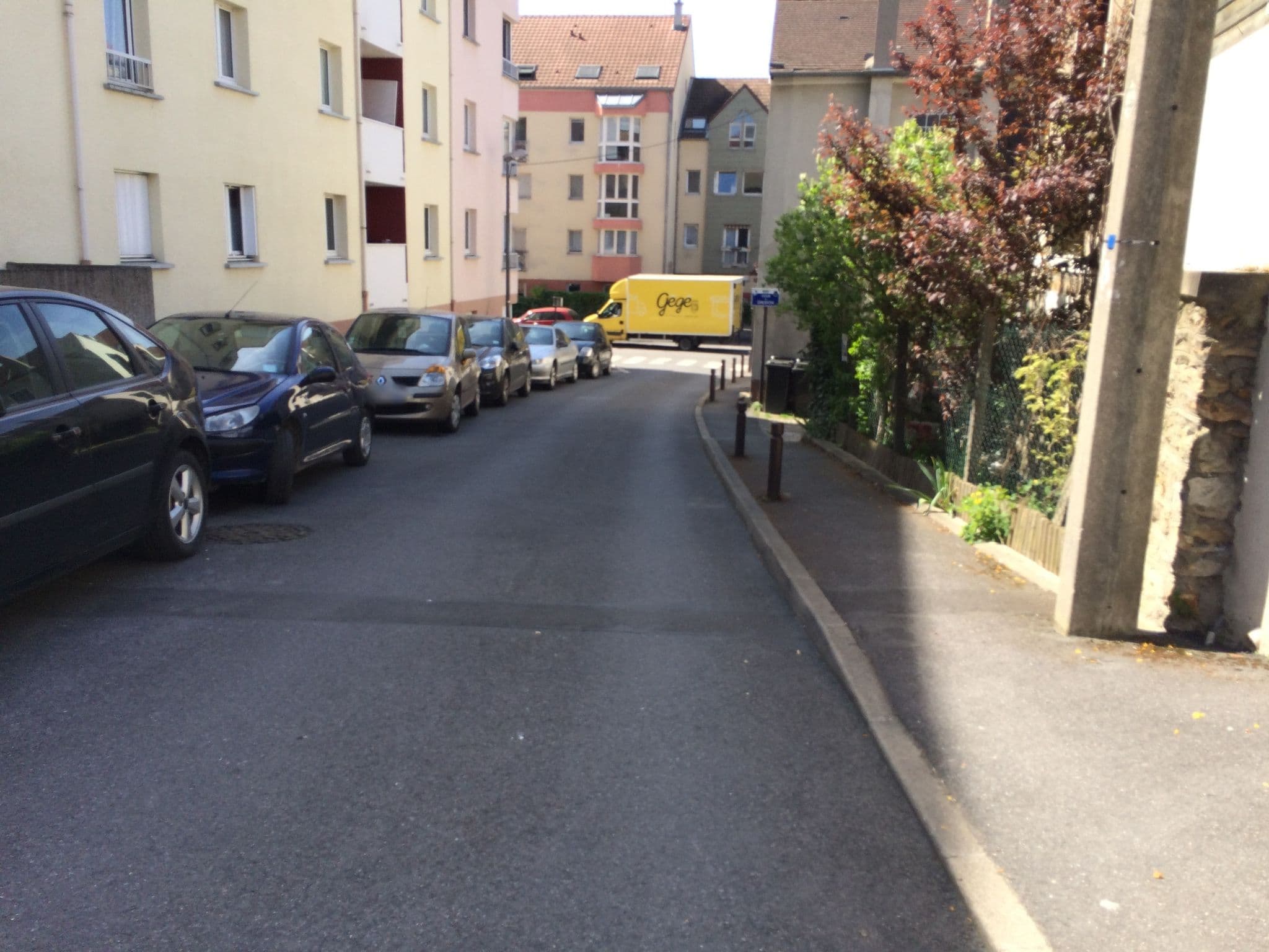 Street view near Hôtel de la Poste, Massy — © josmougn (CC BY-SA · Mapillary)