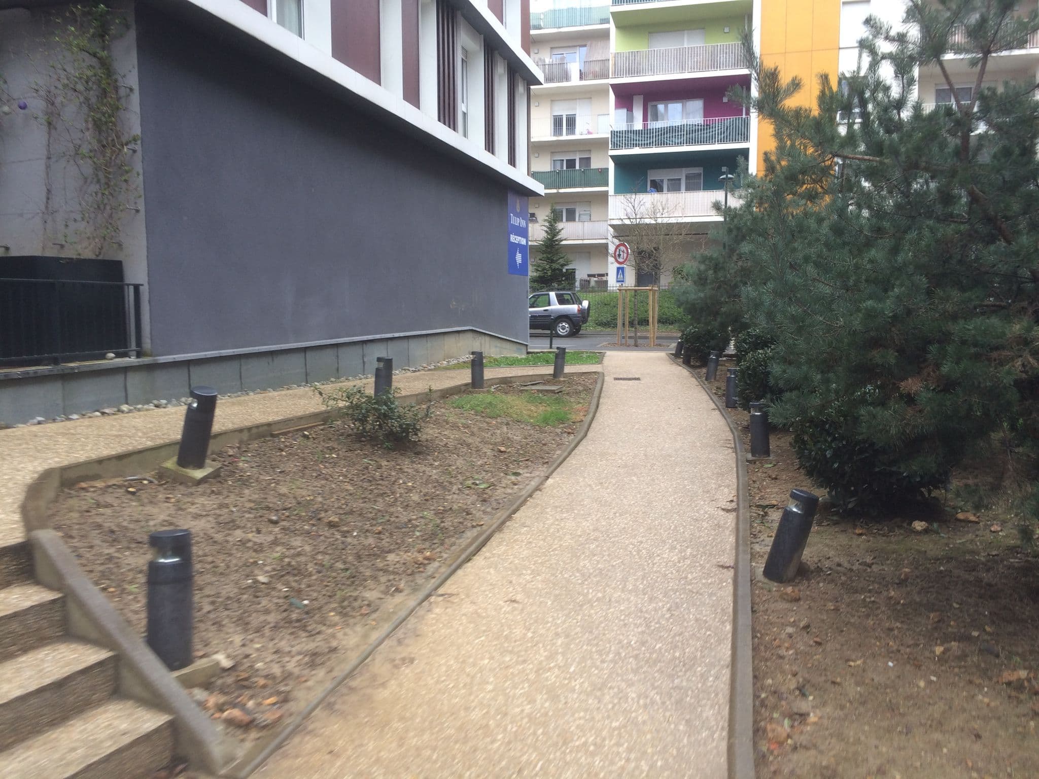 Street view near Tulip Inn Massy Palaiseau Residences, Palaiseau — © josmougn (CC BY-SA · Mapillary)