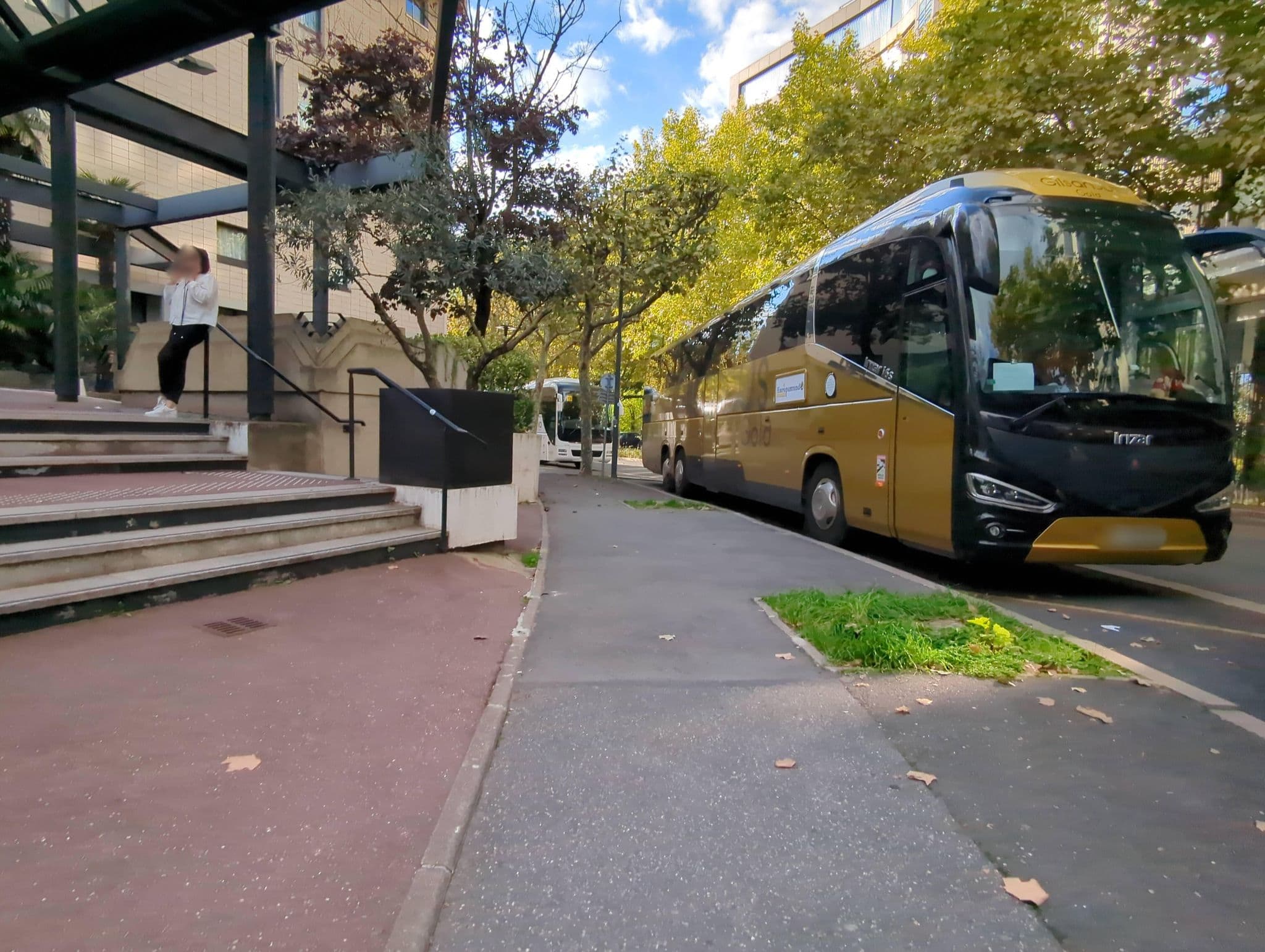 Street view near Eklo Paris Expo de Versailles, Vanves — © miguel_andrade (CC BY-SA · Mapillary)