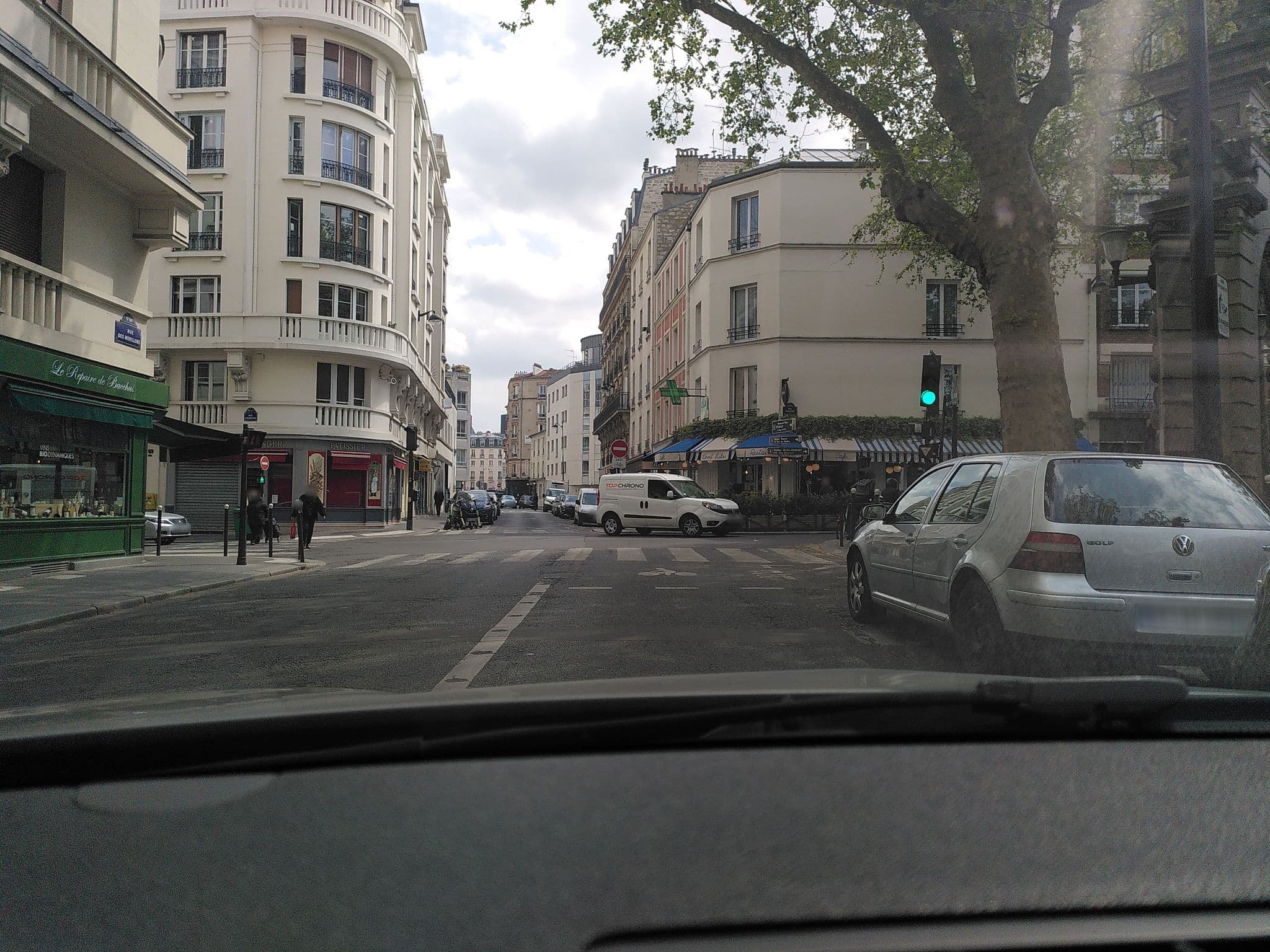 Street view near Hotel Karima, Paris 15 Vaugirard — © yipsteen (CC BY-SA · Mapillary)