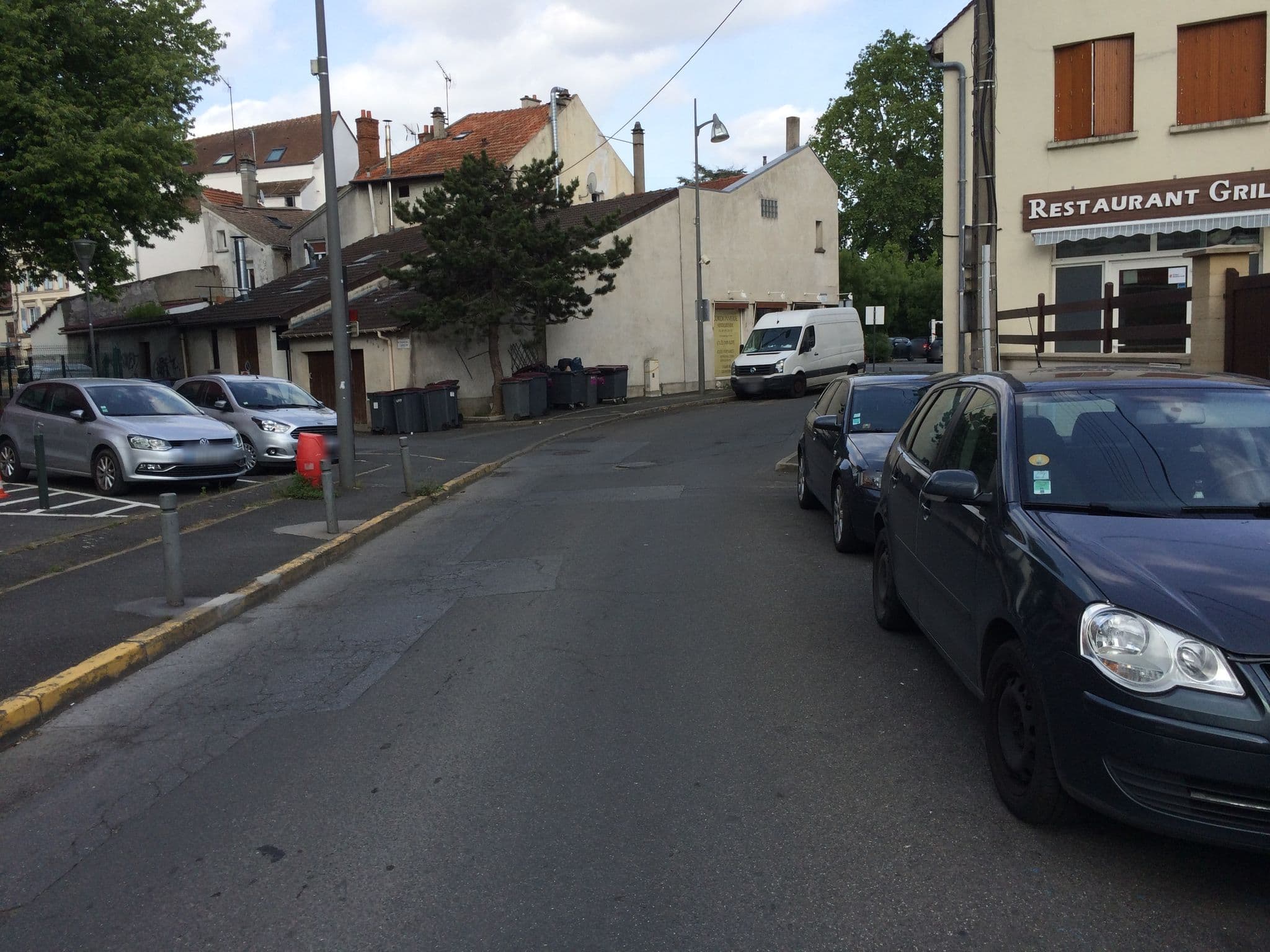 Street view near LOOK VOYAGES, Longjumeau — © josmougn (CC BY-SA · Mapillary)