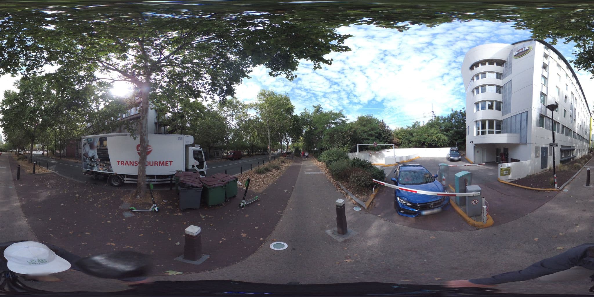 Street view near Hotel B&B, Malakoff — © geovelo (CC BY-SA · Mapillary)