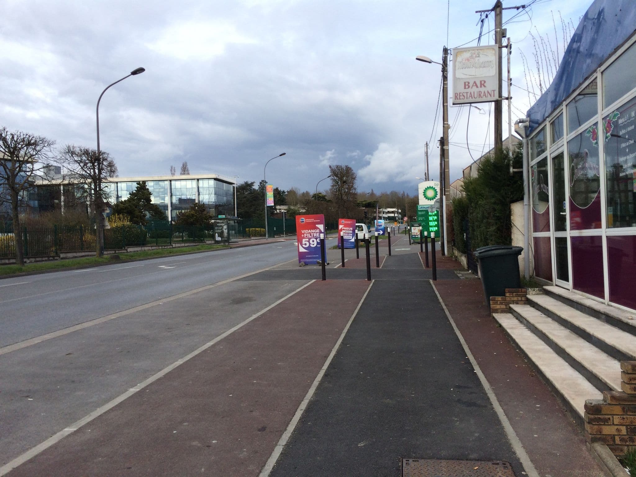 Street view near Les Blés d'Or, Longjumeau — © josmougn (CC BY-SA · Mapillary)