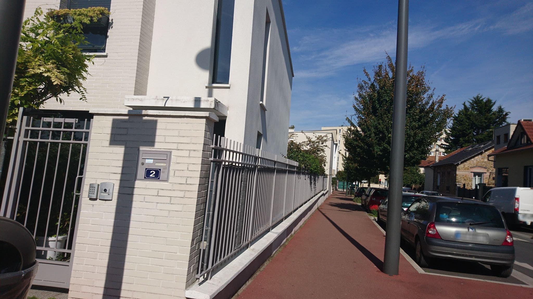 Street view near Le Grill 92, Châtillon — © jeanfrancis (CC BY-SA · Mapillary)