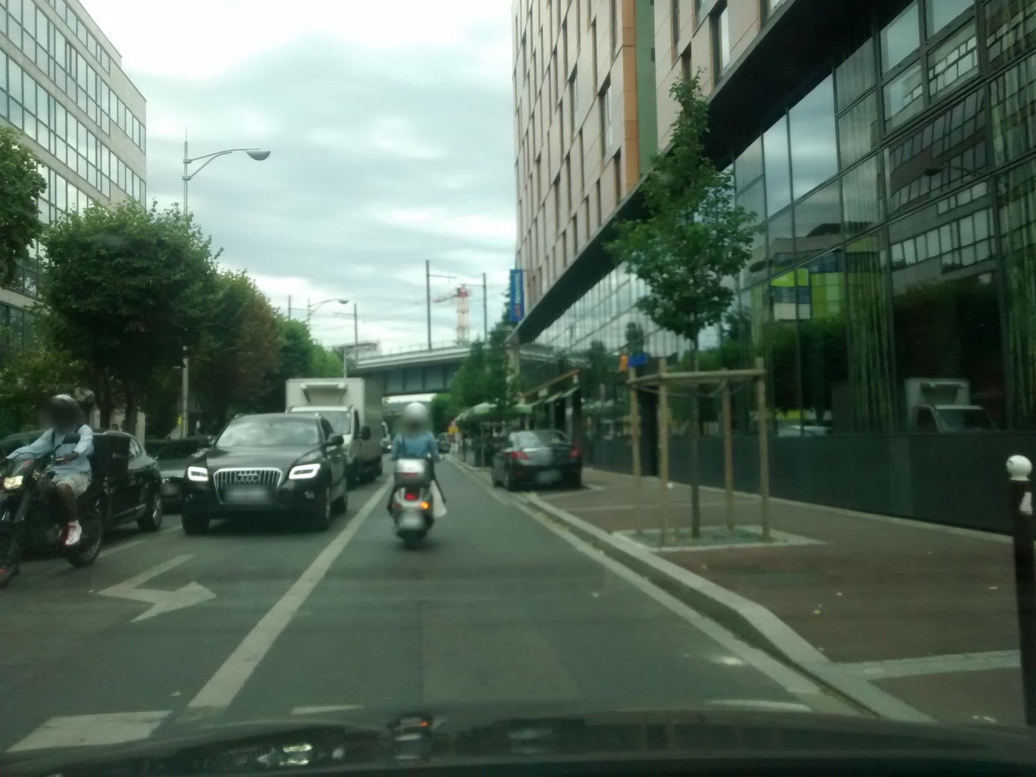 Street view near Arpavie, Issy-les-Moulineaux — © mobip (CC BY-SA · Mapillary)