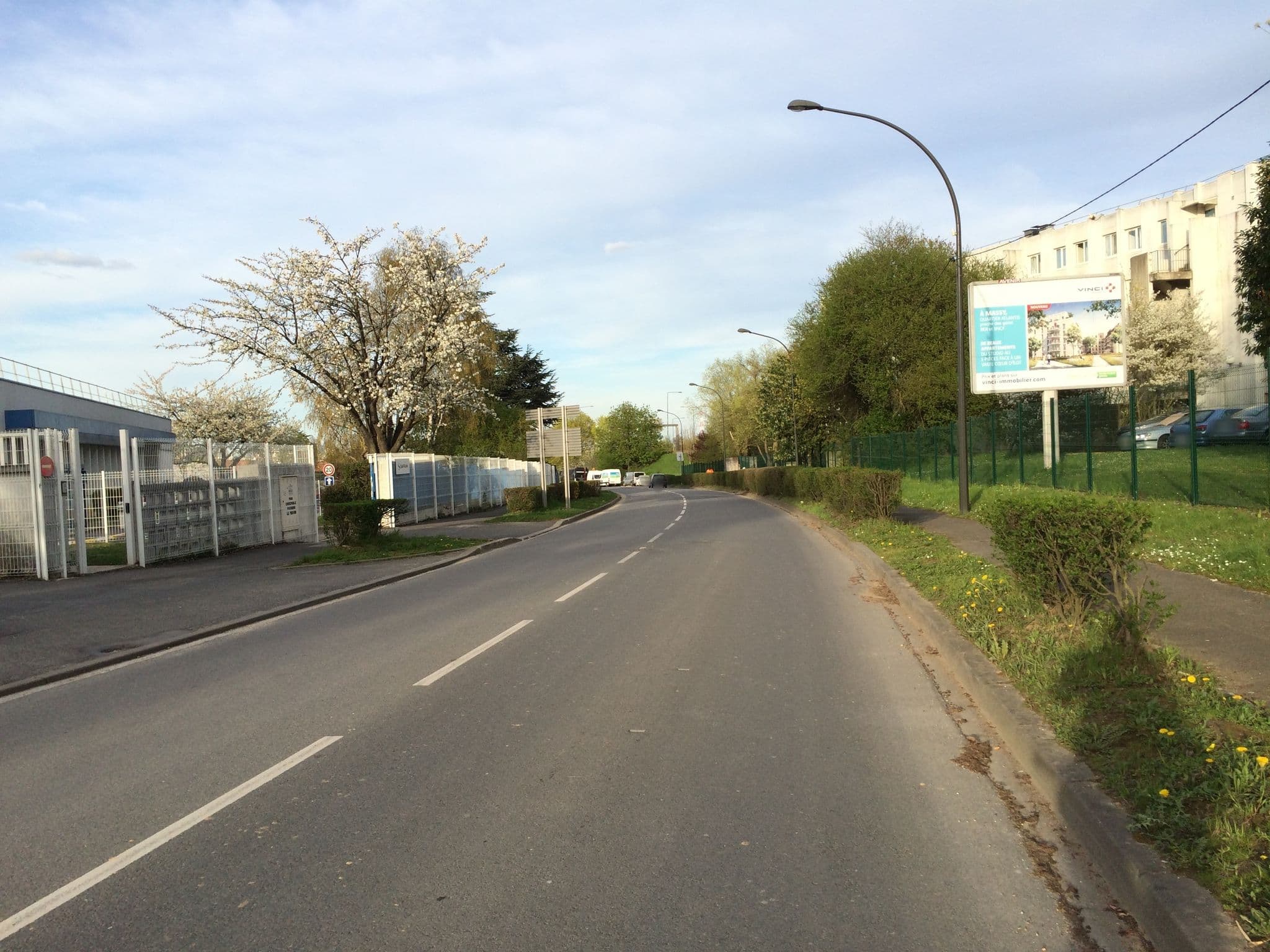 Street view near Adoma, Palaiseau — © josmougn (CC BY-SA · Mapillary)