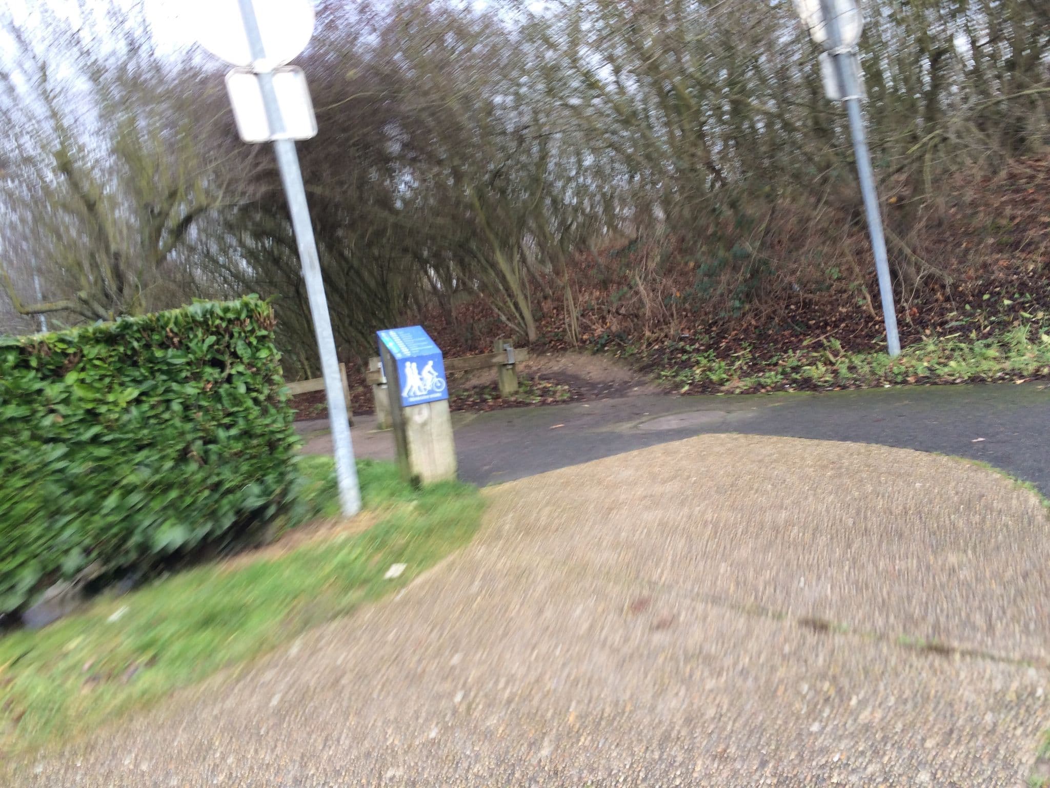 Street view near Hôtel Kyriad, Verrières-le-Buisson — © josmougn (CC BY-SA · Mapillary)