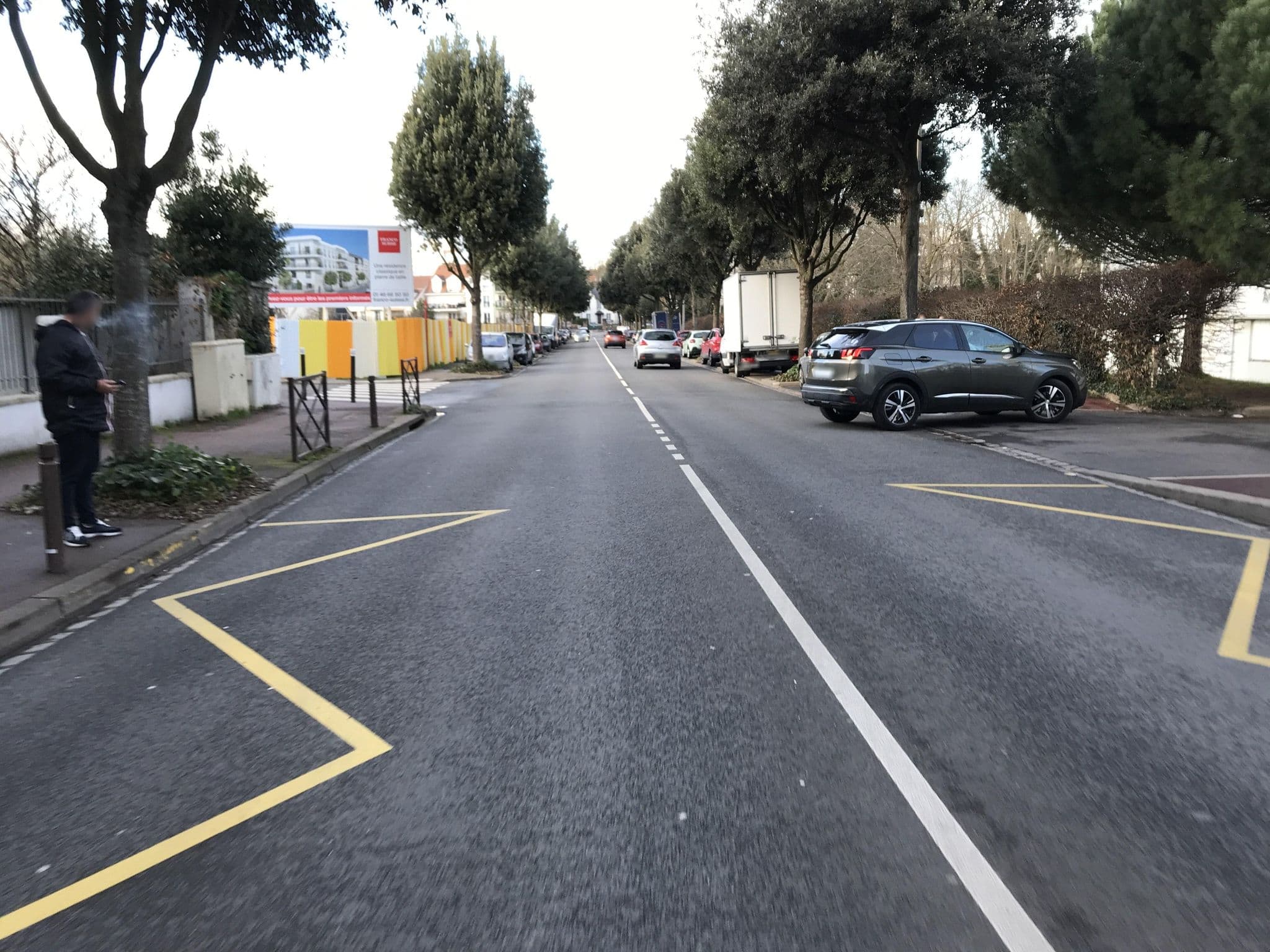 Street view near Crous, Châtenay-Malabry — © josmougn (CC BY-SA · Mapillary)