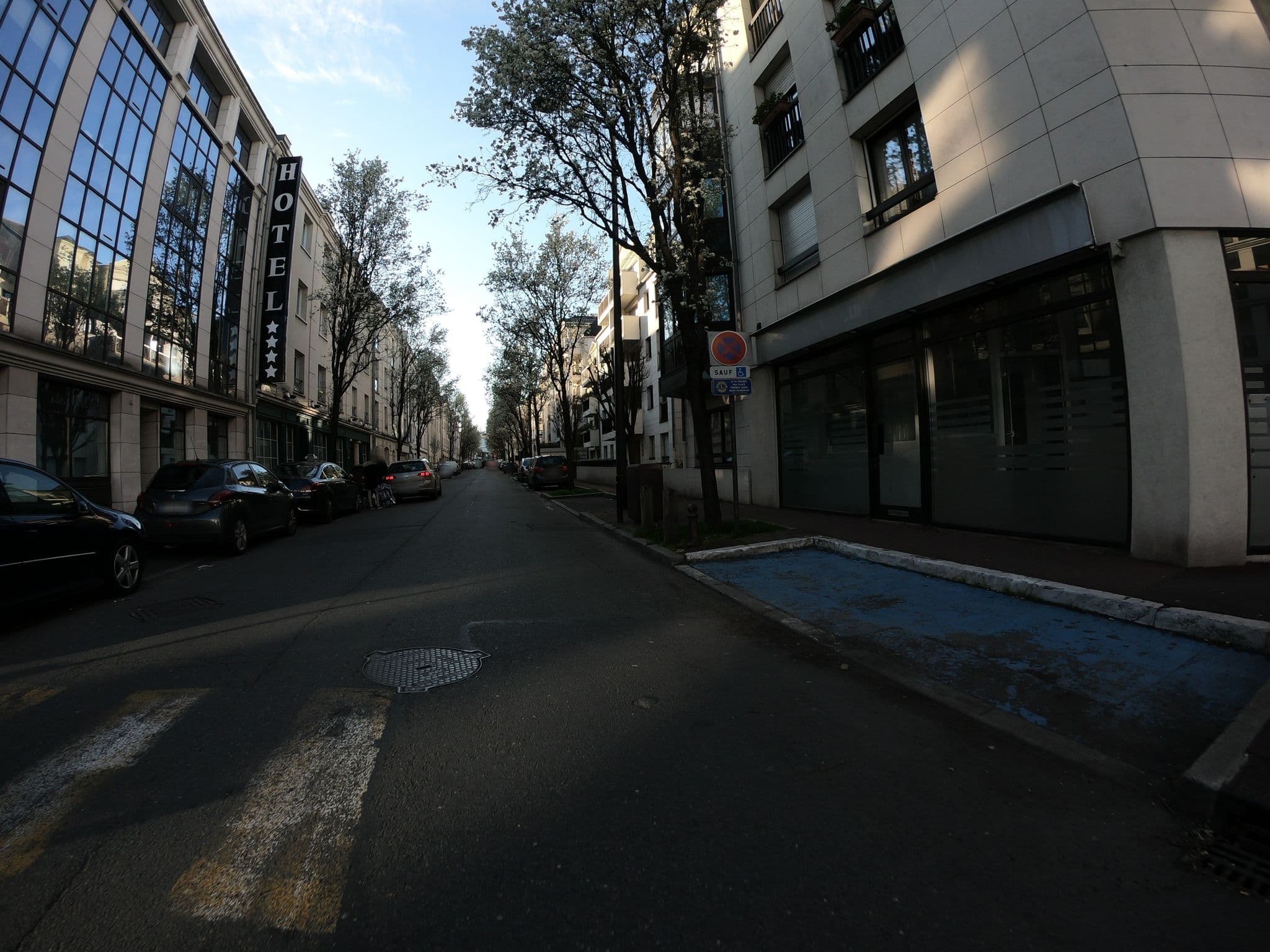 Street view near Hôtel Alixia, Antony — © htonchia (CC BY-SA · Mapillary)