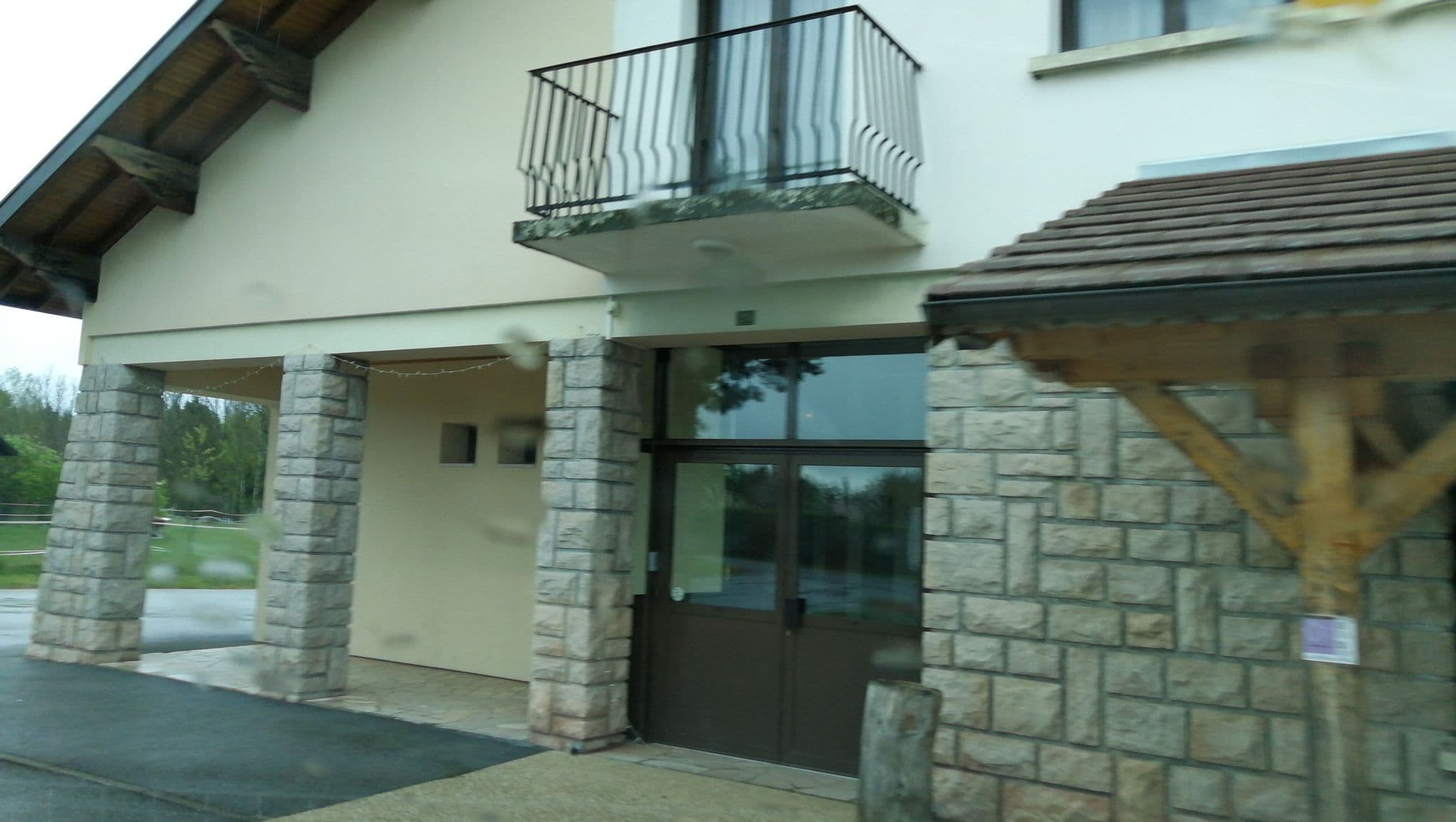 Street view near Le Relais du Lac, Moirans-en-Montagne — © jerome_pietri (CC BY-SA · Mapillary)