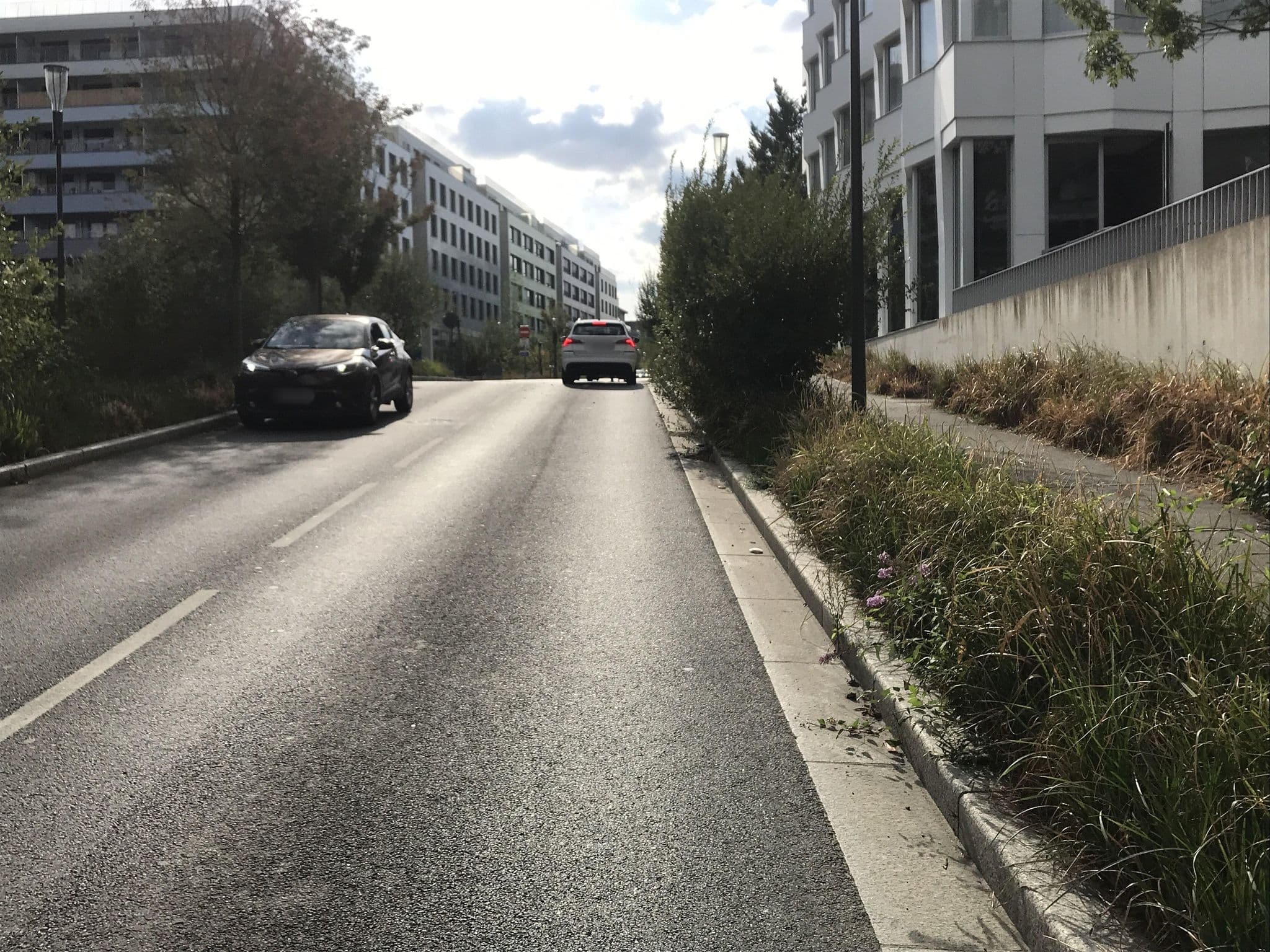 Street view near B&B HOTEL, Massy — © josmougn (CC BY-SA · Mapillary)