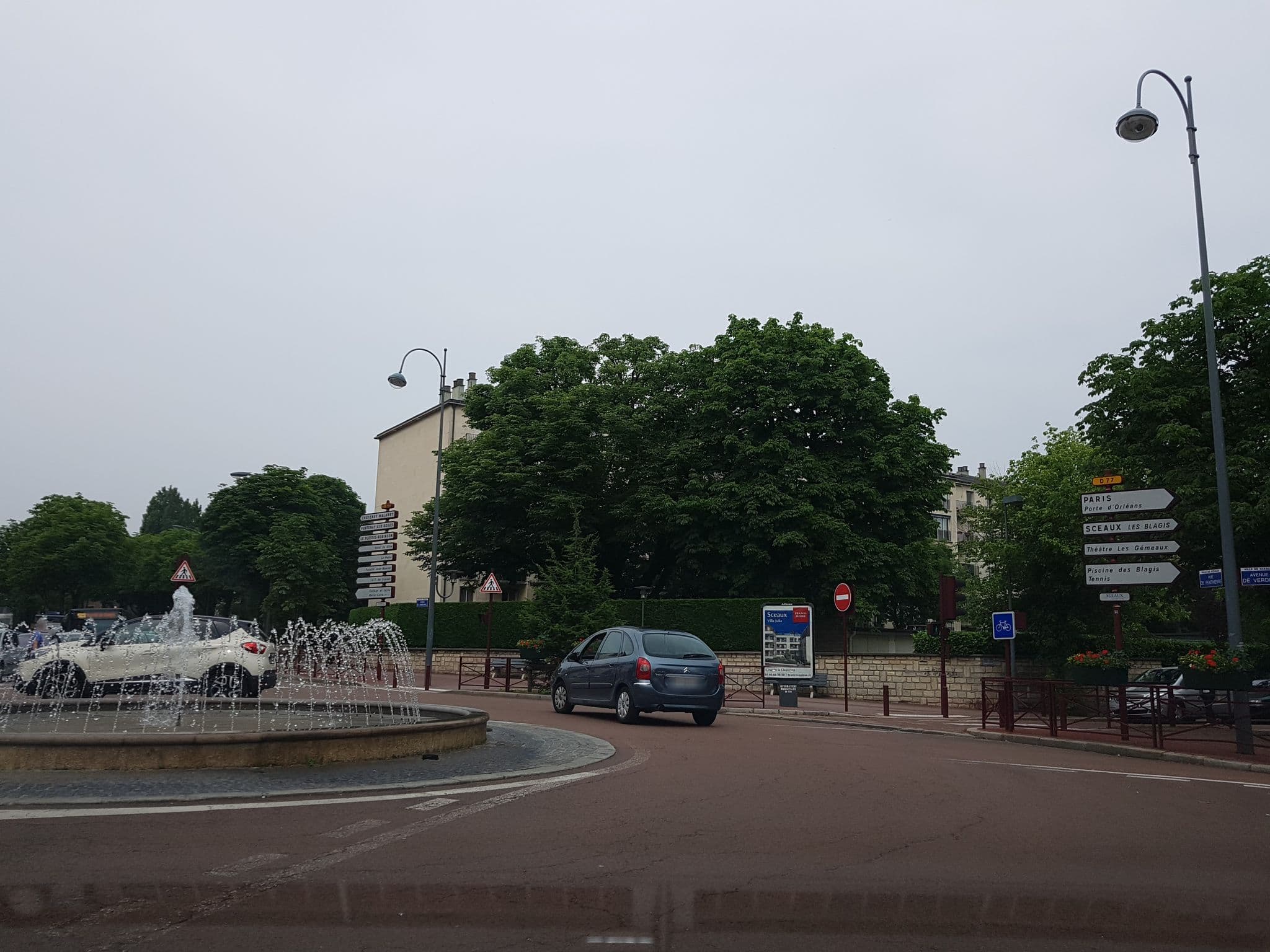 Street view near Hotel Colbert, Sceaux — © fgouget (CC BY-SA · Mapillary)